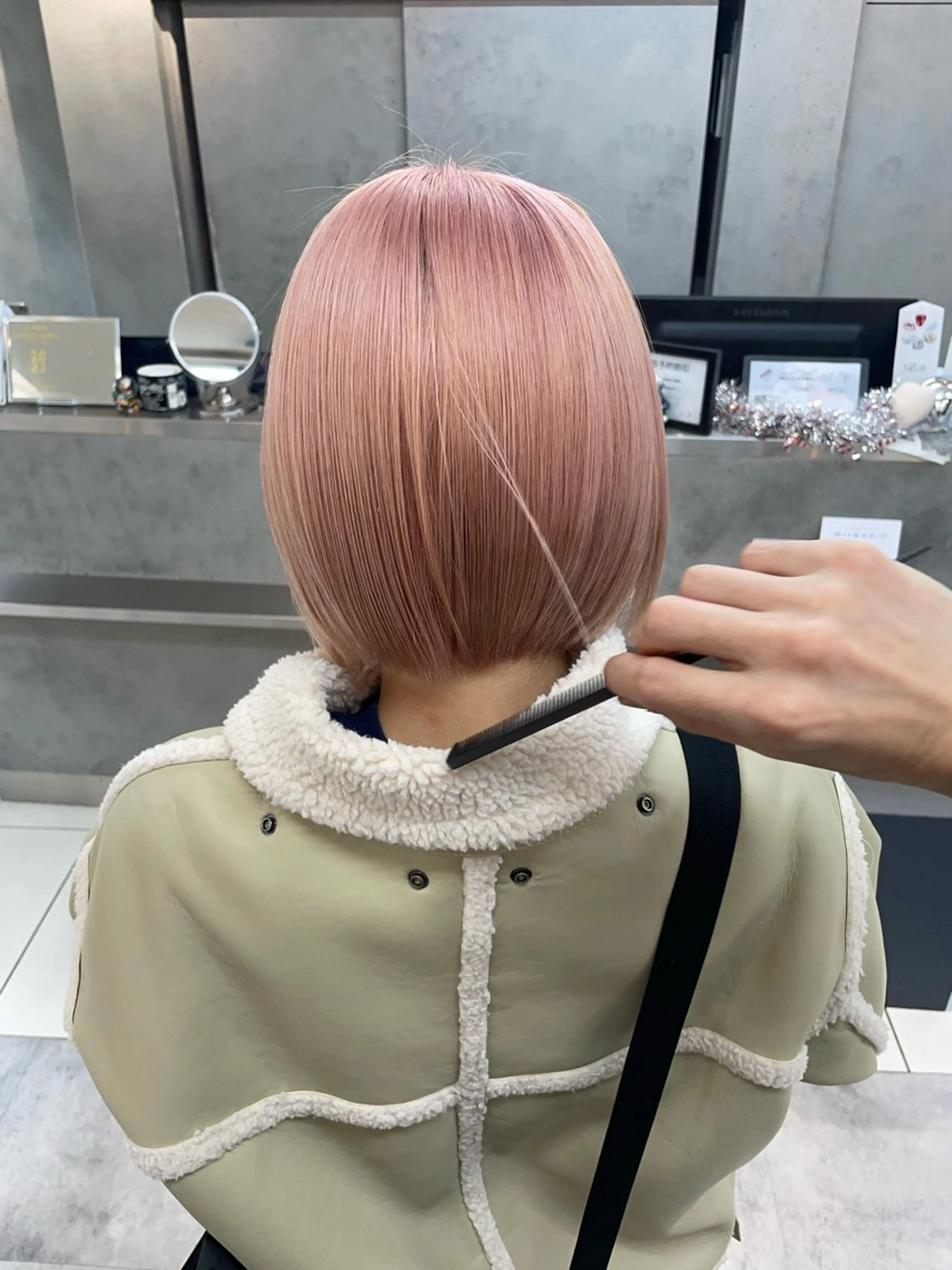 ショート カラー ヘアアレンジ ボブ/透明感ベージュ 🫧クルミ🌟のヘアスタイル