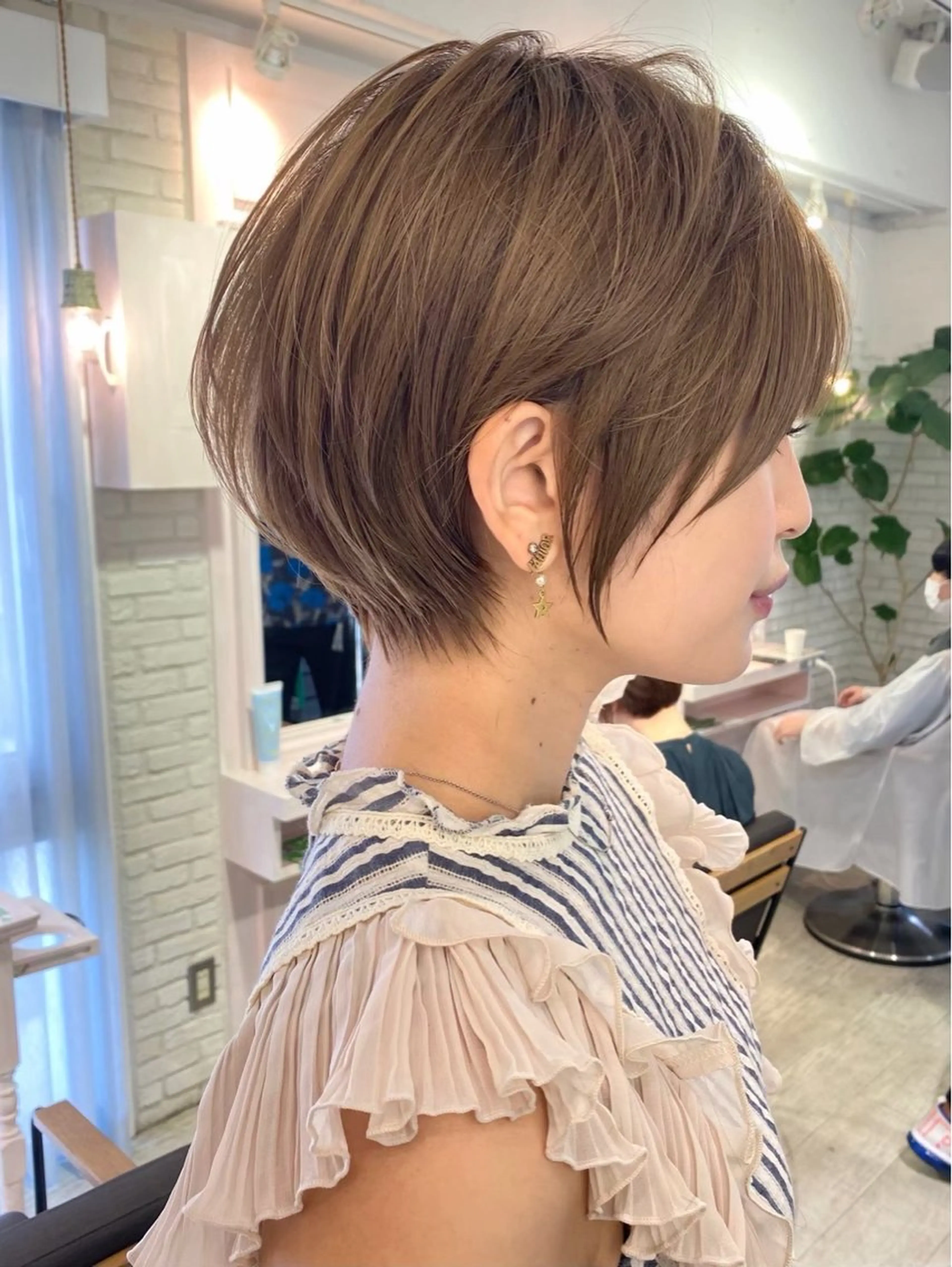 ショート くびれヘア 顔周りカット ハッシュカット 髪質改善 韓国風ヘア カット ヘアカラー トリートメント 博多ベージュ 🐻松井傑のヘアスタイル