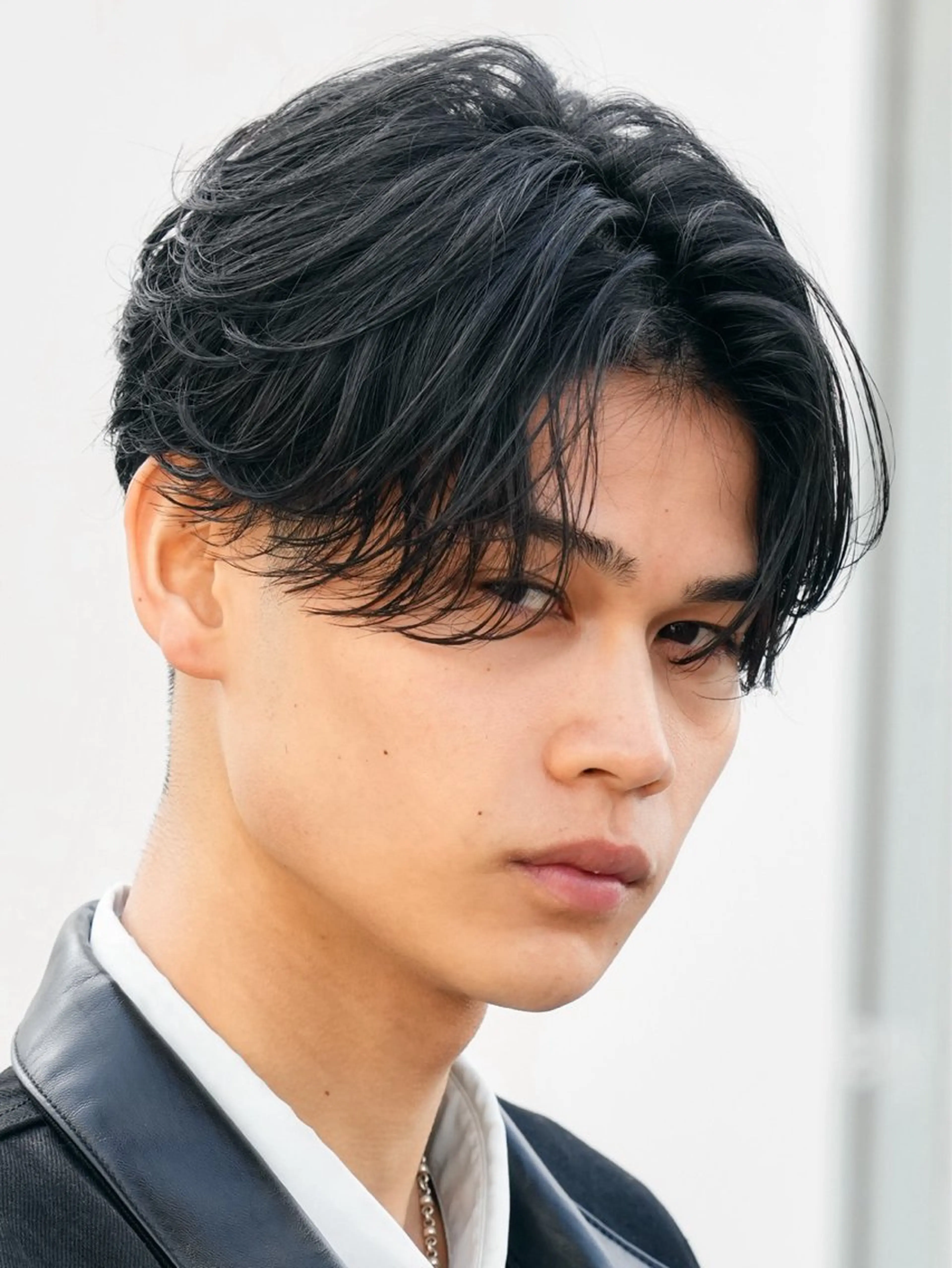 ミディアム パーマ メンズ ミディアムパーマ フェザーパーマ マッシュ メンズパーマ 学生（メンズ向け） fifth/原宿/ 毛流れ/しゅうとのヘアスタイル