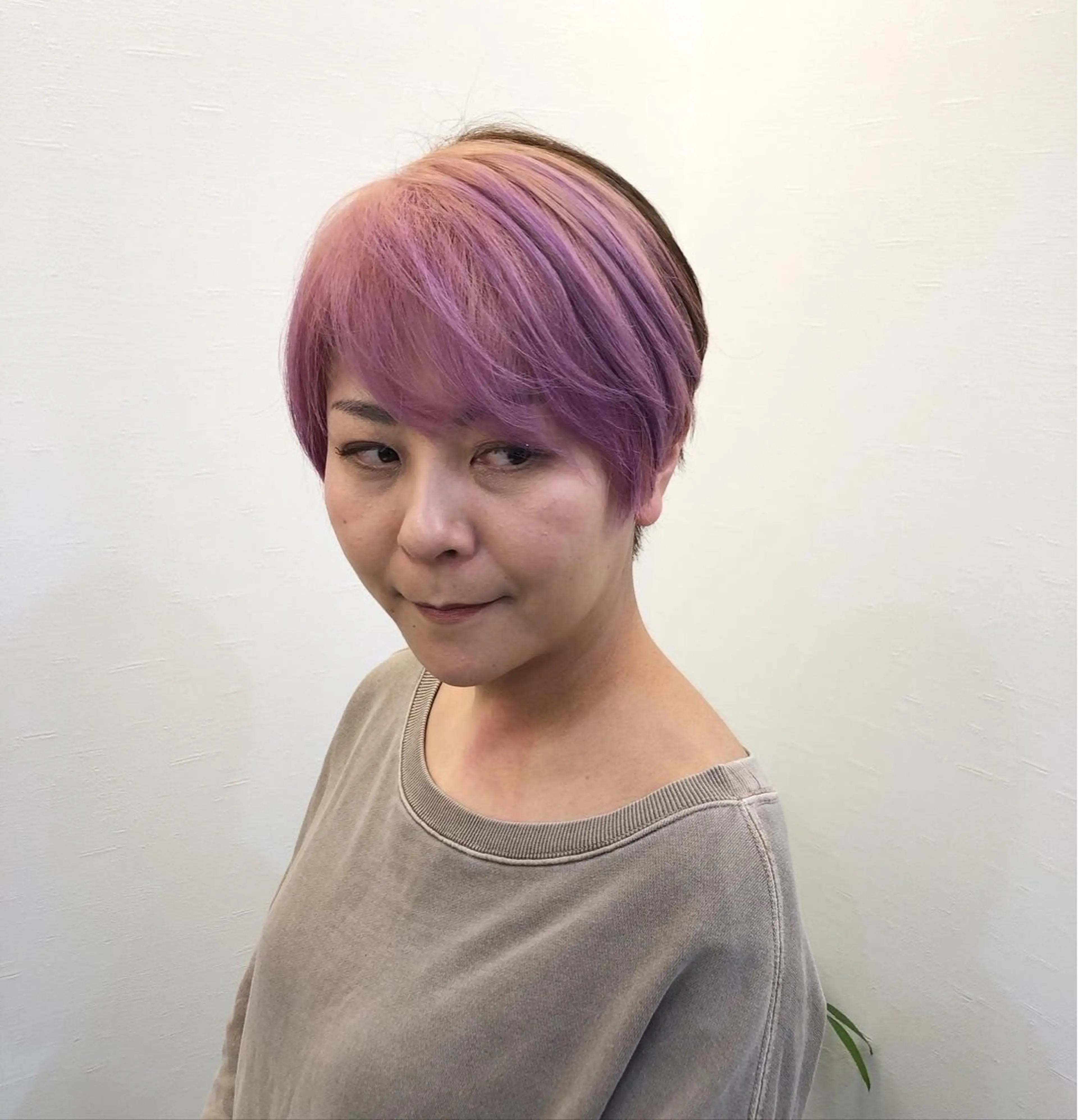ショート カラー ツノガイ エリのヘアスタイル