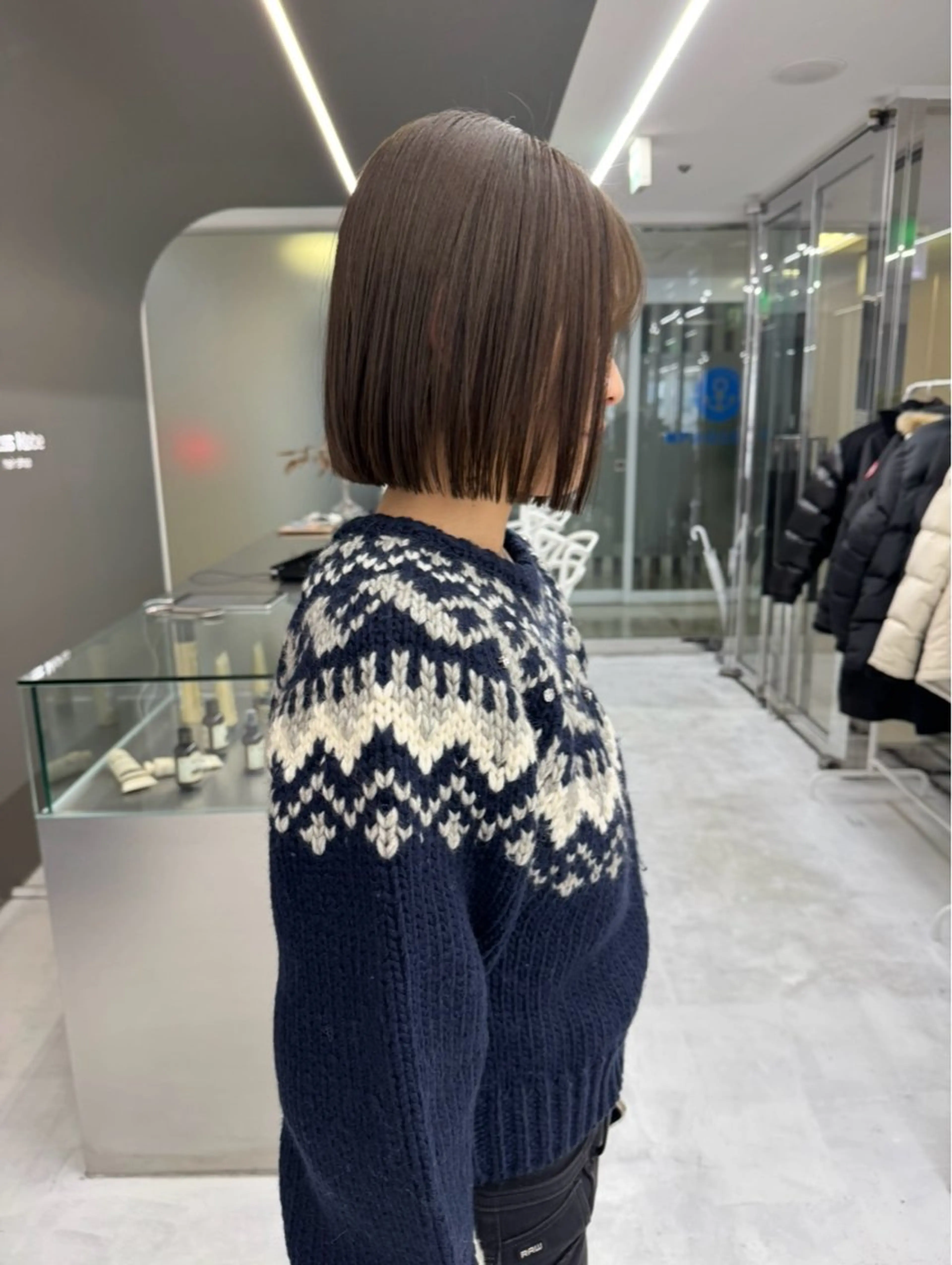 ショート カラー 切りっぱなしボブ オリーブカラー ボブ カット ヘアカラー トリートメント ハルヒ/ハイトーン /ボブのヘアスタイル