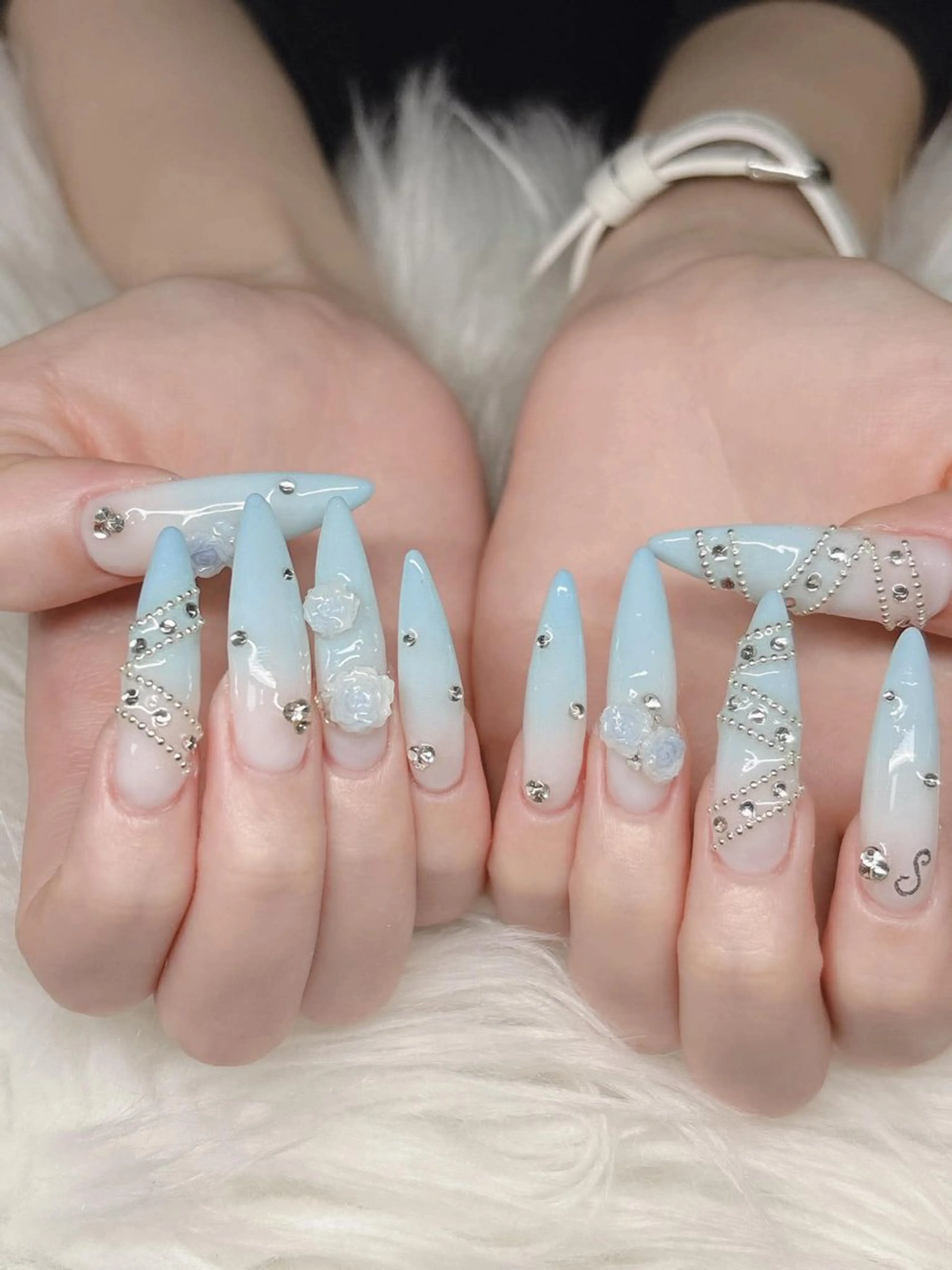 ネイル 長さ出し グラデーション 卒業式 キラキラネイル マグネットネイル Lee Nailsのネイルデザイン
