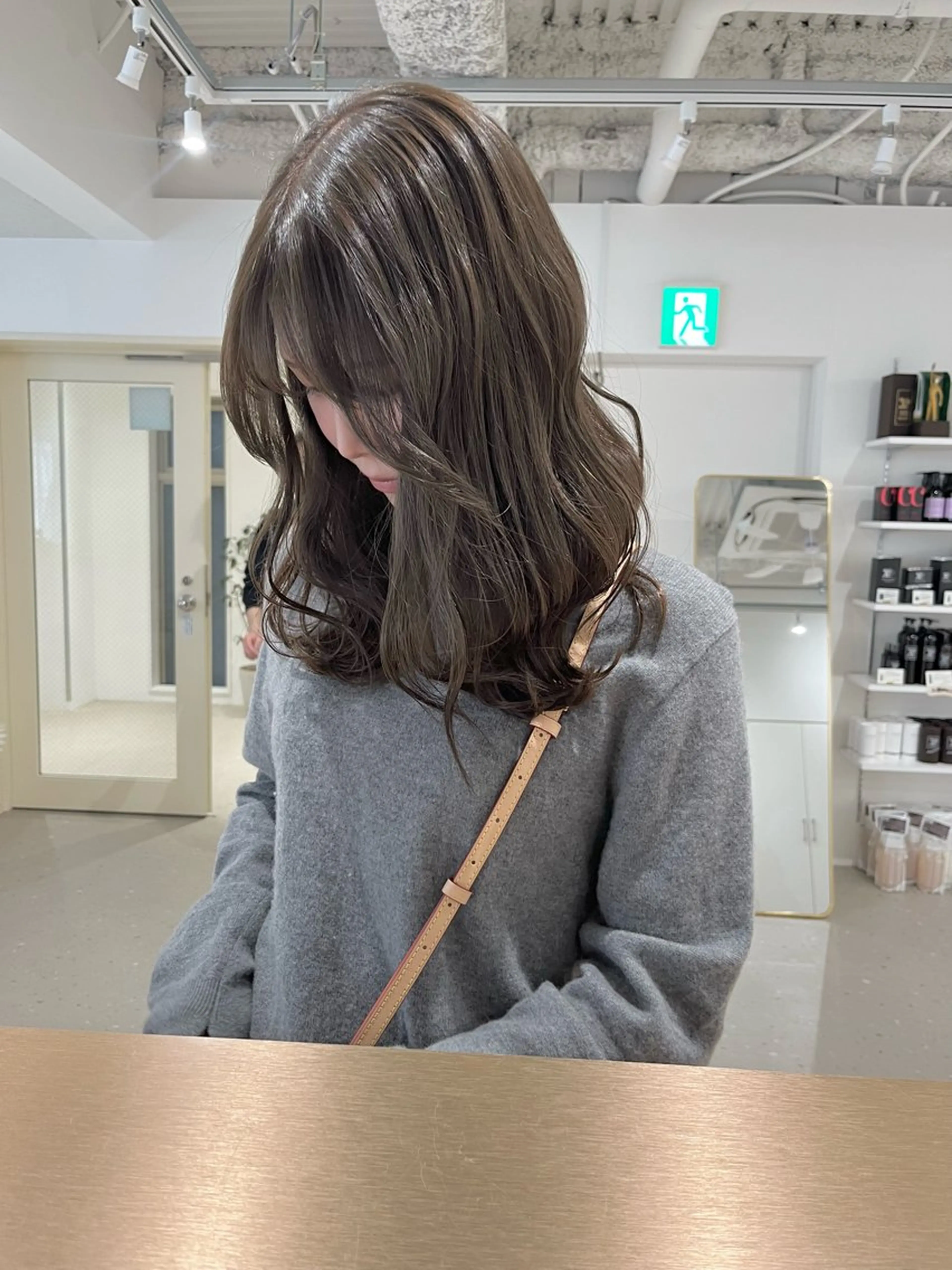 セミロング 箱崎 凪沙のヘアスタイル