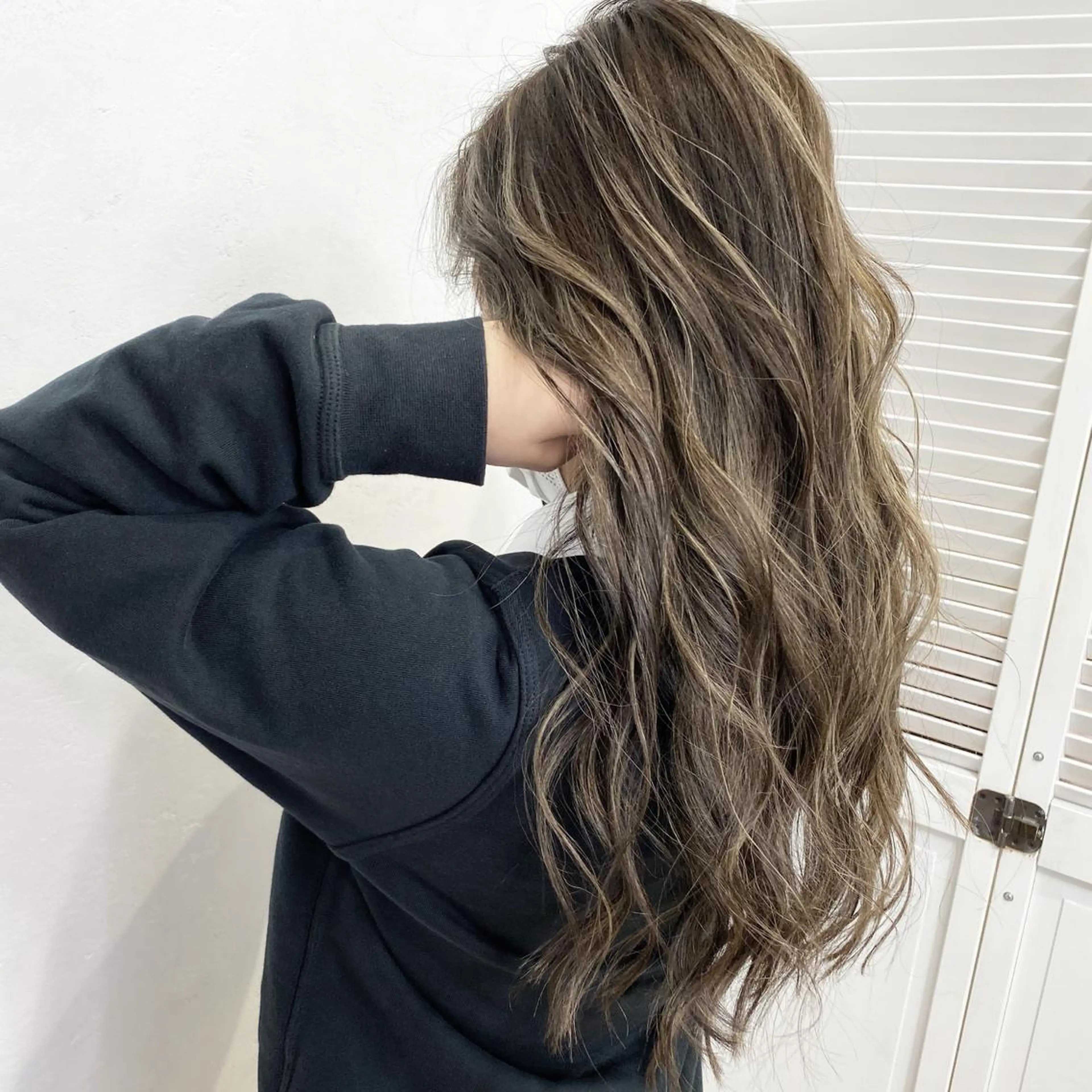 ロング カラー ベージュカラー ハイライトカラー ハイライト カット ヘアカラー トリートメント ブリーチカラーレイヤ ーカット🦋annaのヘアスタイル