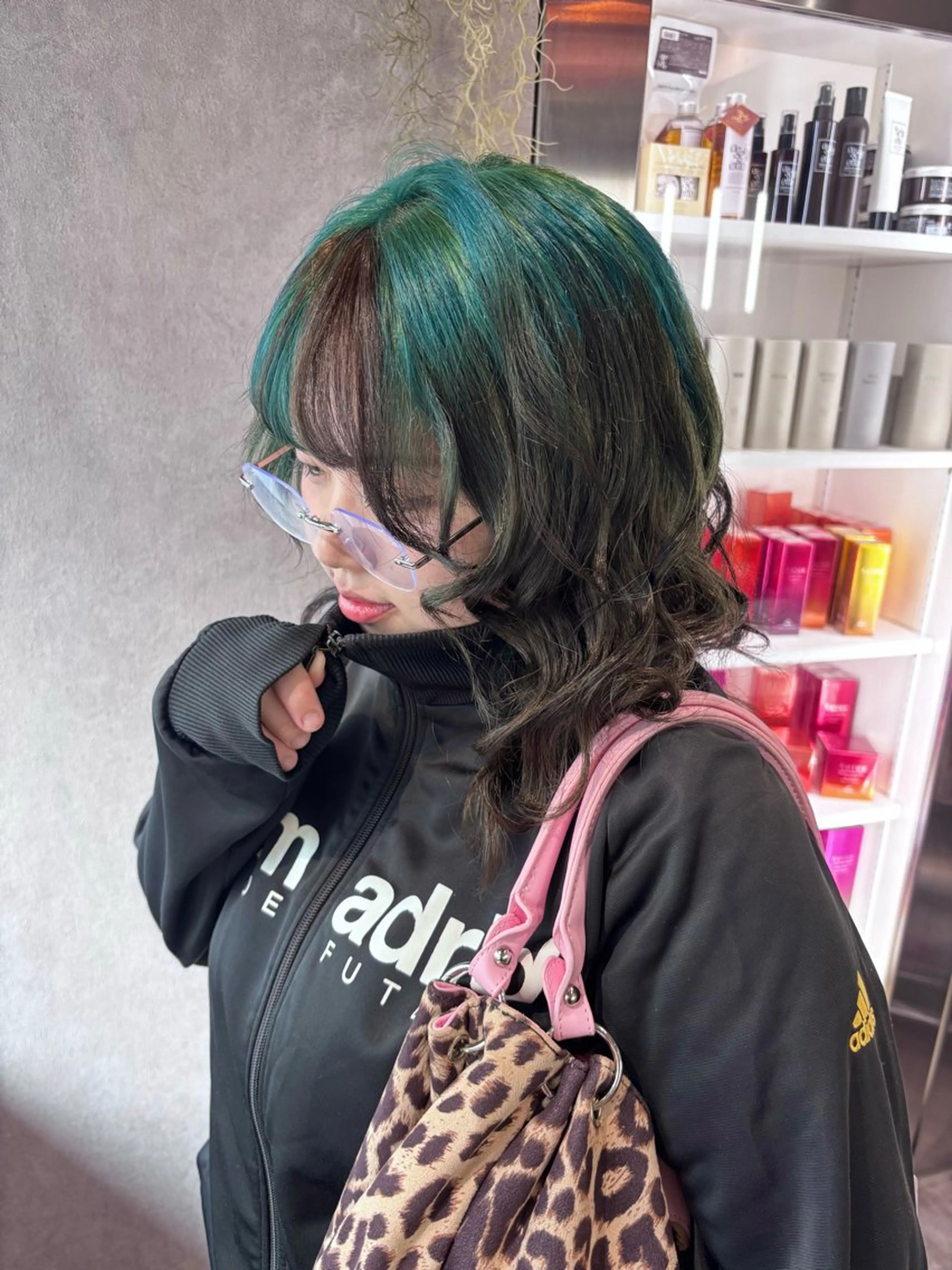 セミロング カラー ヘアアレンジ 切りっぱなしボブ ブリーチ ダブルカラー イヤリングカラー ハイライトカラー ヘアカラー iona/ハイトーン /ネイルのネイルデザイン