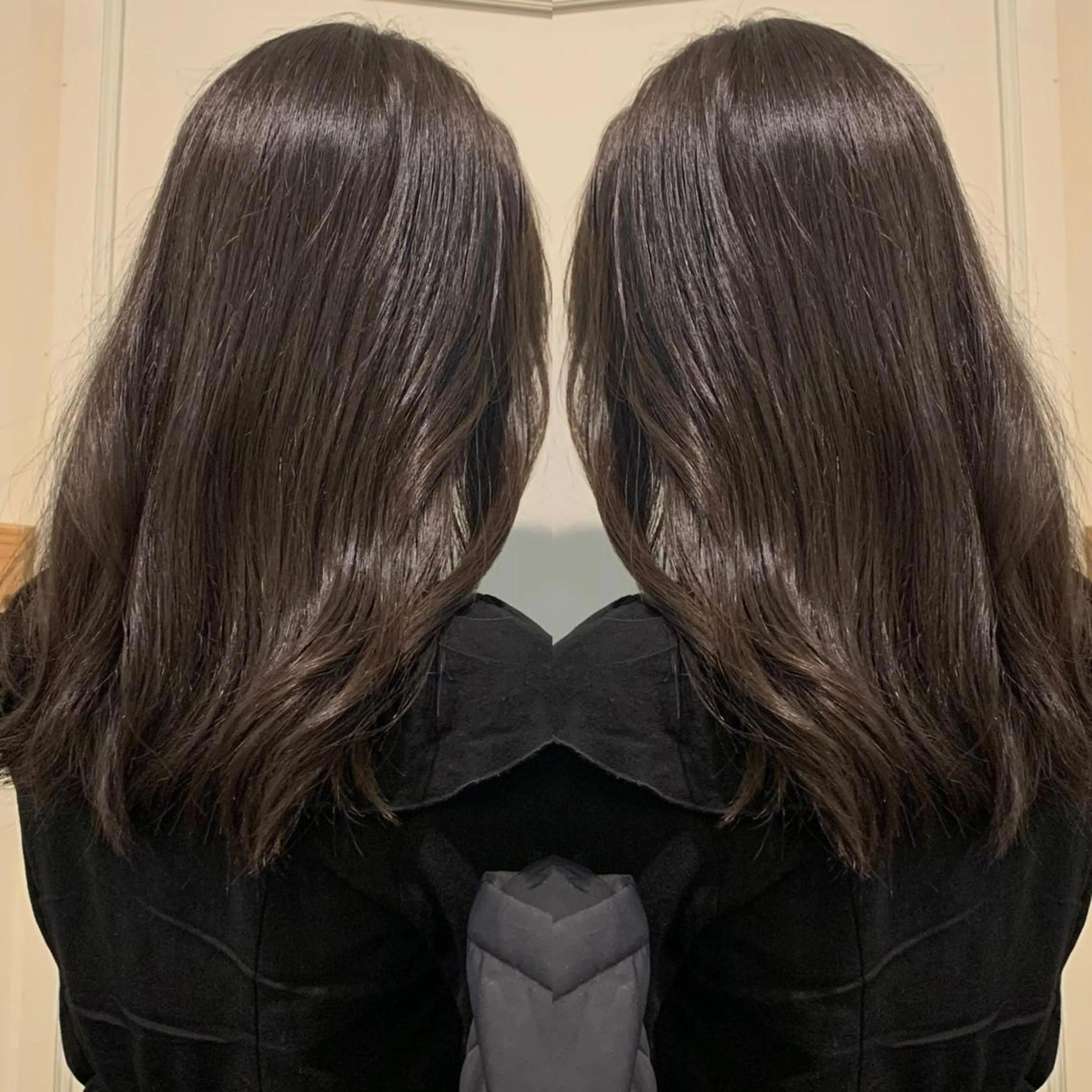 セミロング カラー 艶カラー｜透明感 カラー｜レイヤーのヘアスタイル