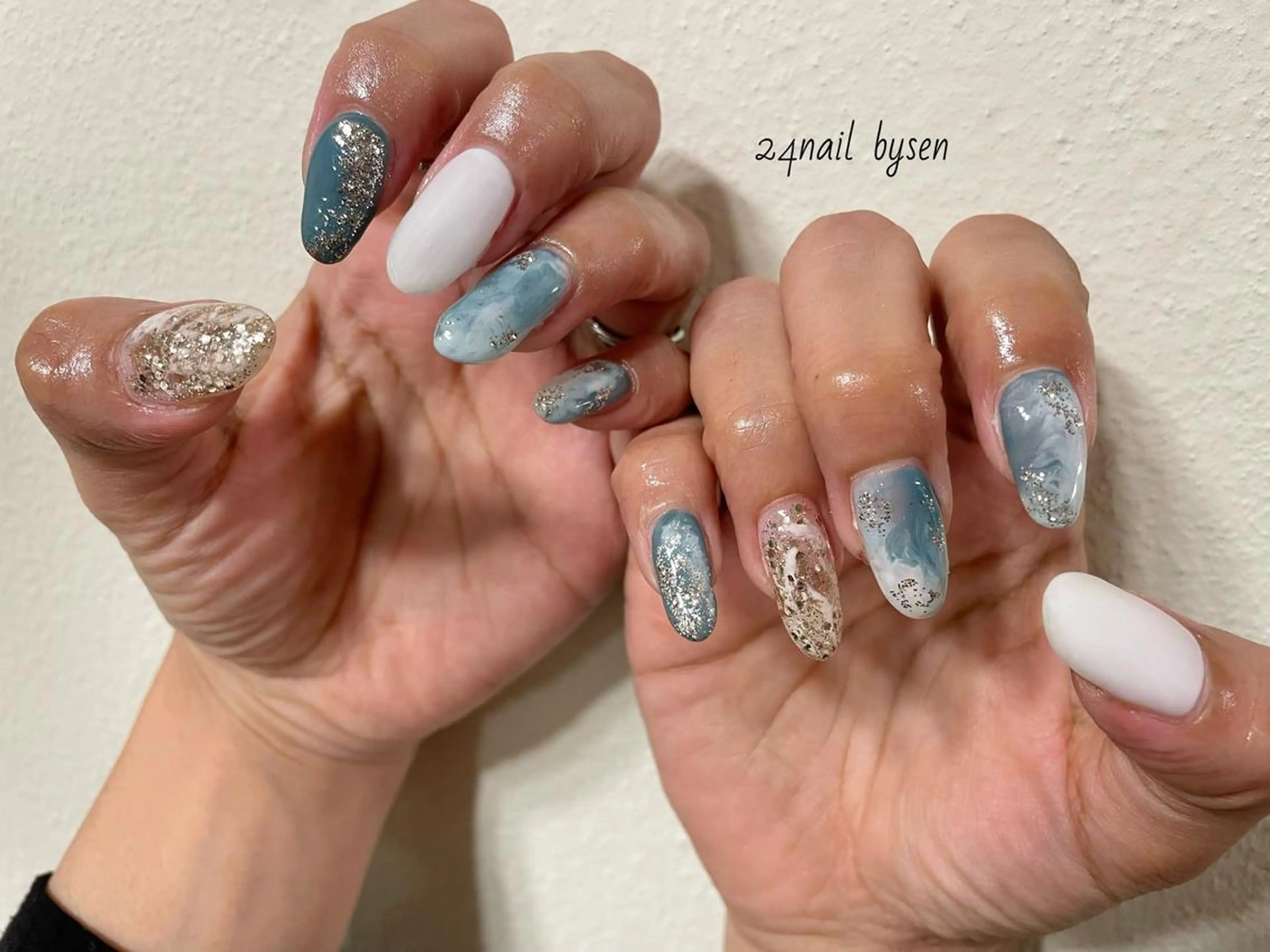 ネイル ブルー ラメ(グリッター) マットネイル ワンカラーネイル ホワイト Atelier by 24nail/Ayaのネイルデザイン