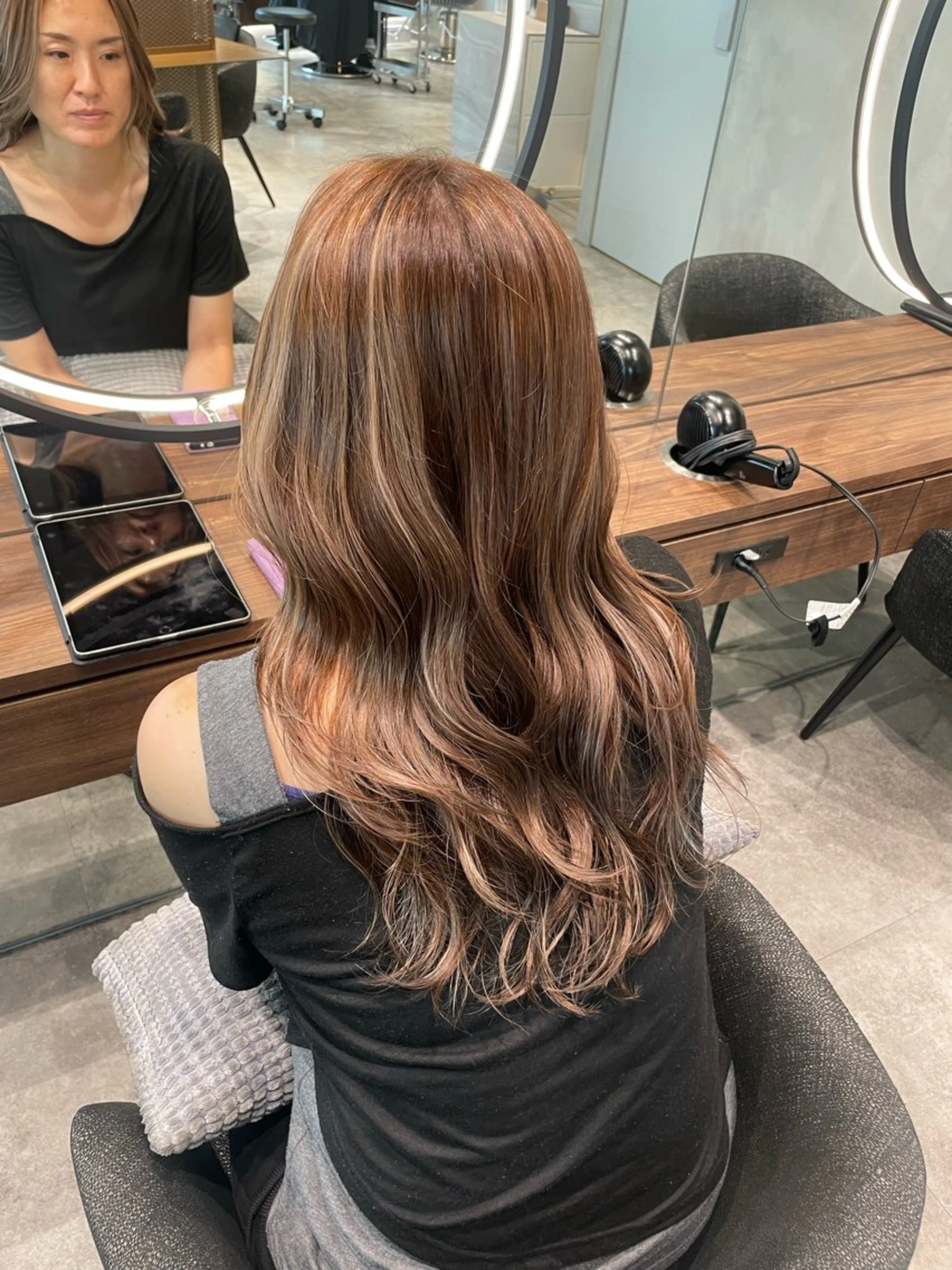 セミロング カラー ハイライトカラー ハイライト Toiro 新宿所属・ハイトーン/透明感 yuinaのヘアスタイル