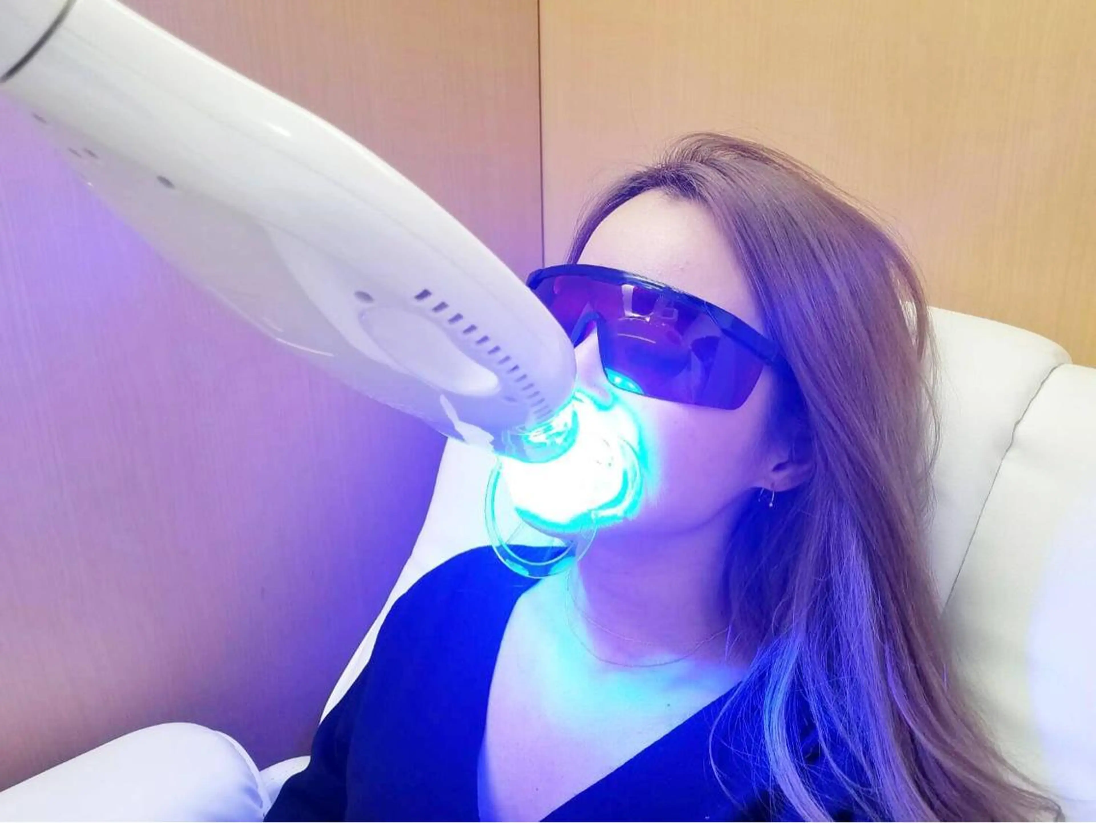 【初回限定・歯科レベルの白さ】一気に白くしていきたい方は‼️ライトプレミアムホワイトニング🦷✨(合計2来店6照射)の写真