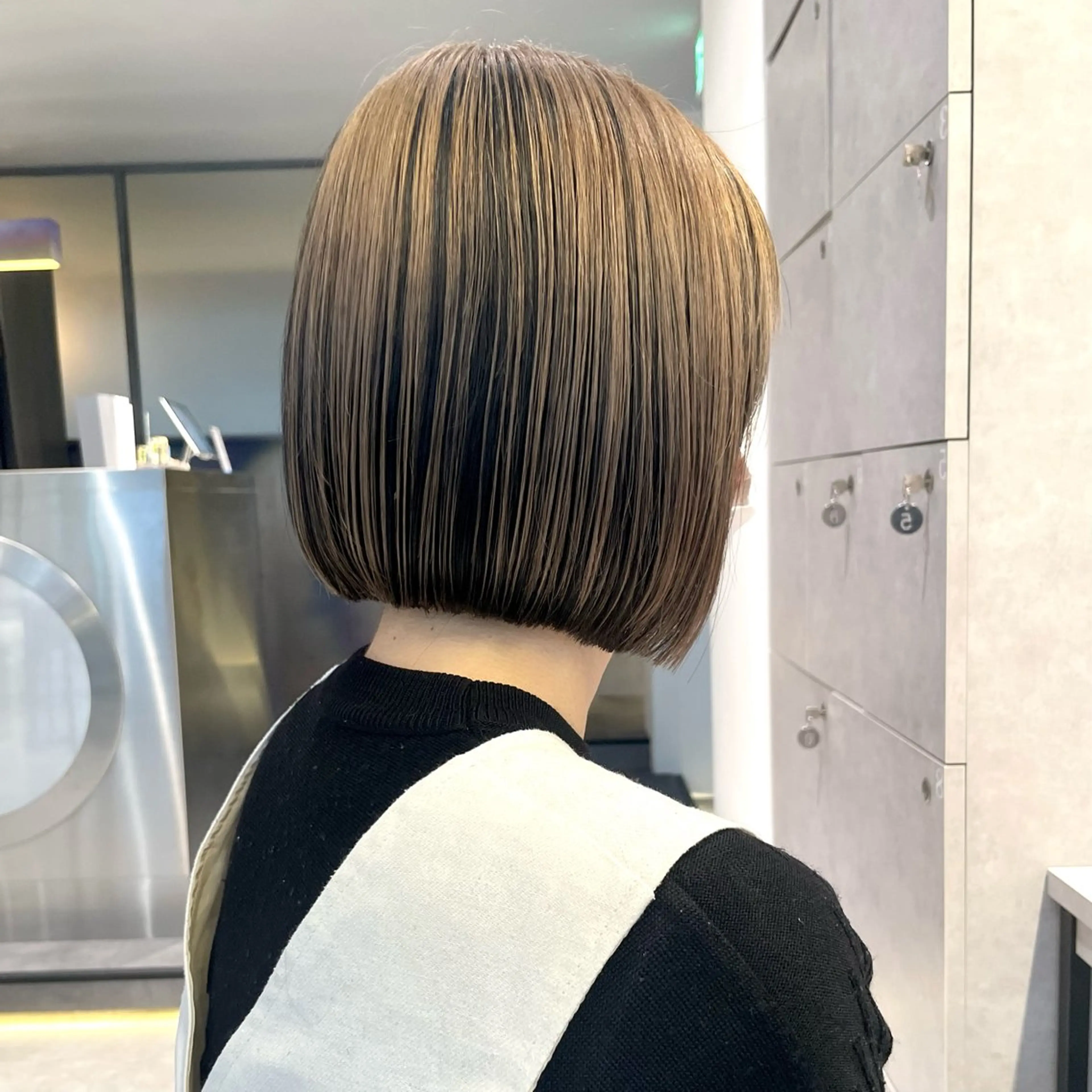 ショート カラー 切りっぱなしボブ ベージュカラー ブリーチ ハイトーンカラー ミルクティーベージュ 髪質改善/ブリーチ/ ボブ特化/よしきのヘアスタイル