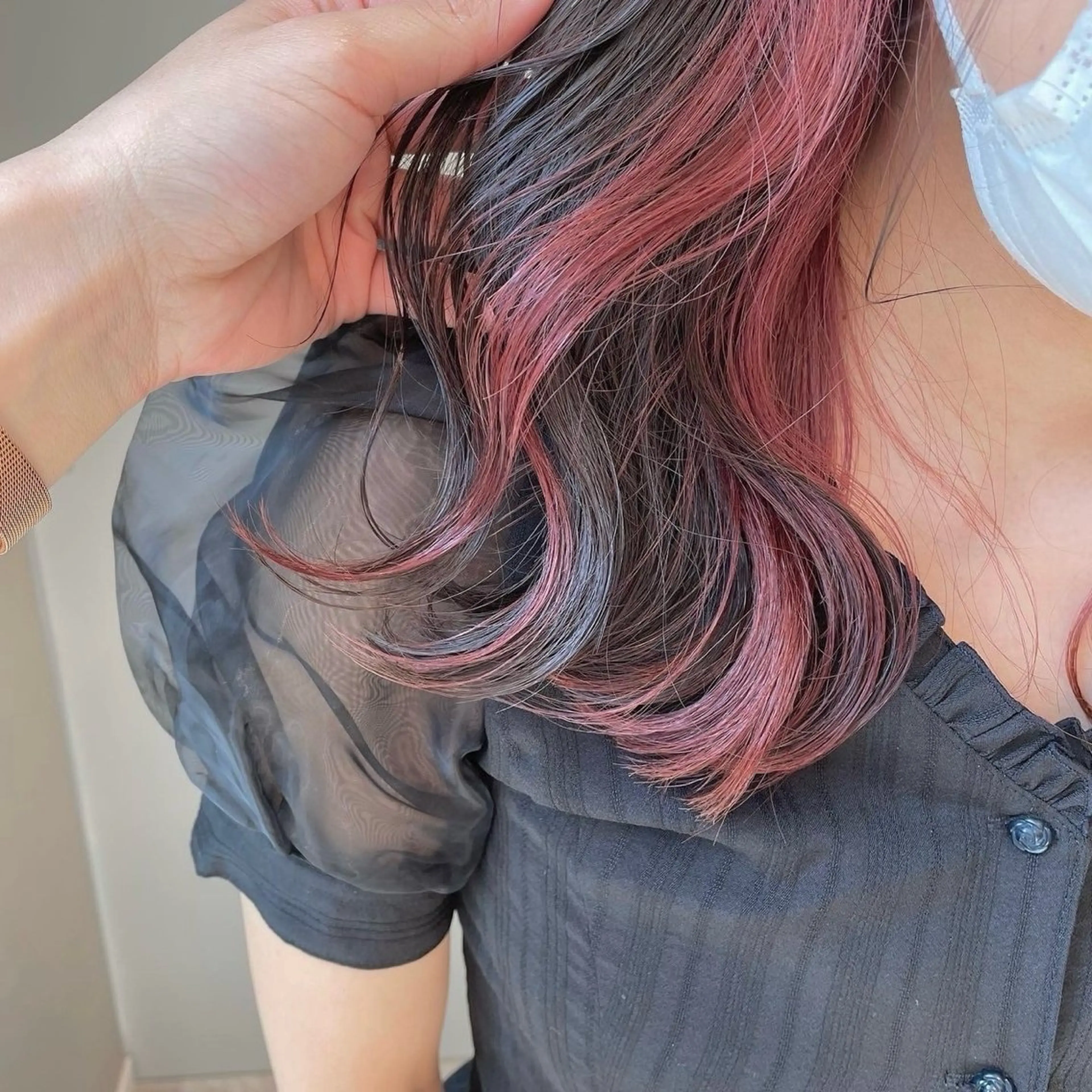 ミディアム カラー 🌈コテ巻き風パーマ LOHASせいな🌈のヘアスタイル