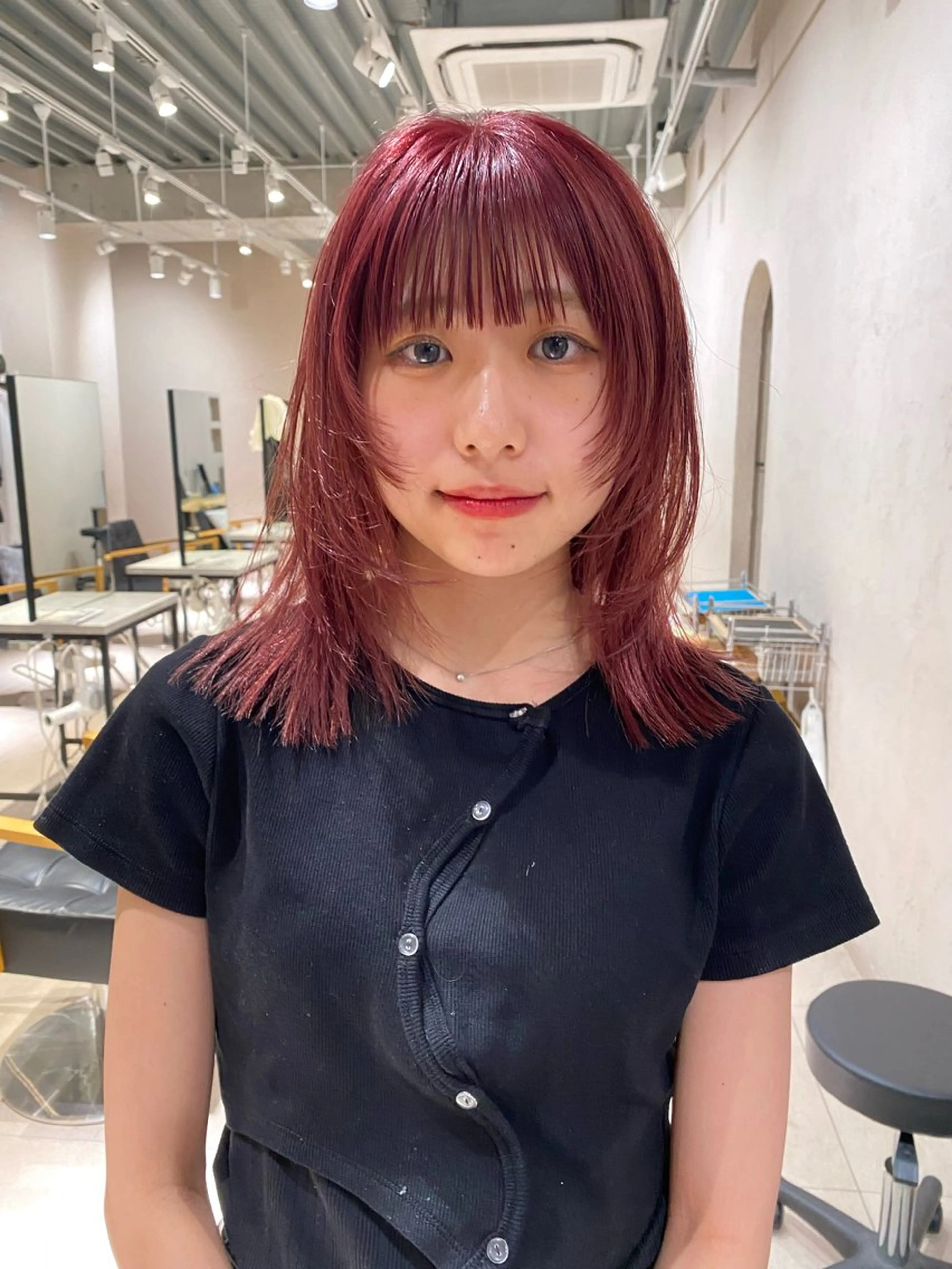 ミディアム ピンクラベンダー 顔まわりレイヤー レイヤーカット 栗原 瑞稀のヘアスタイル