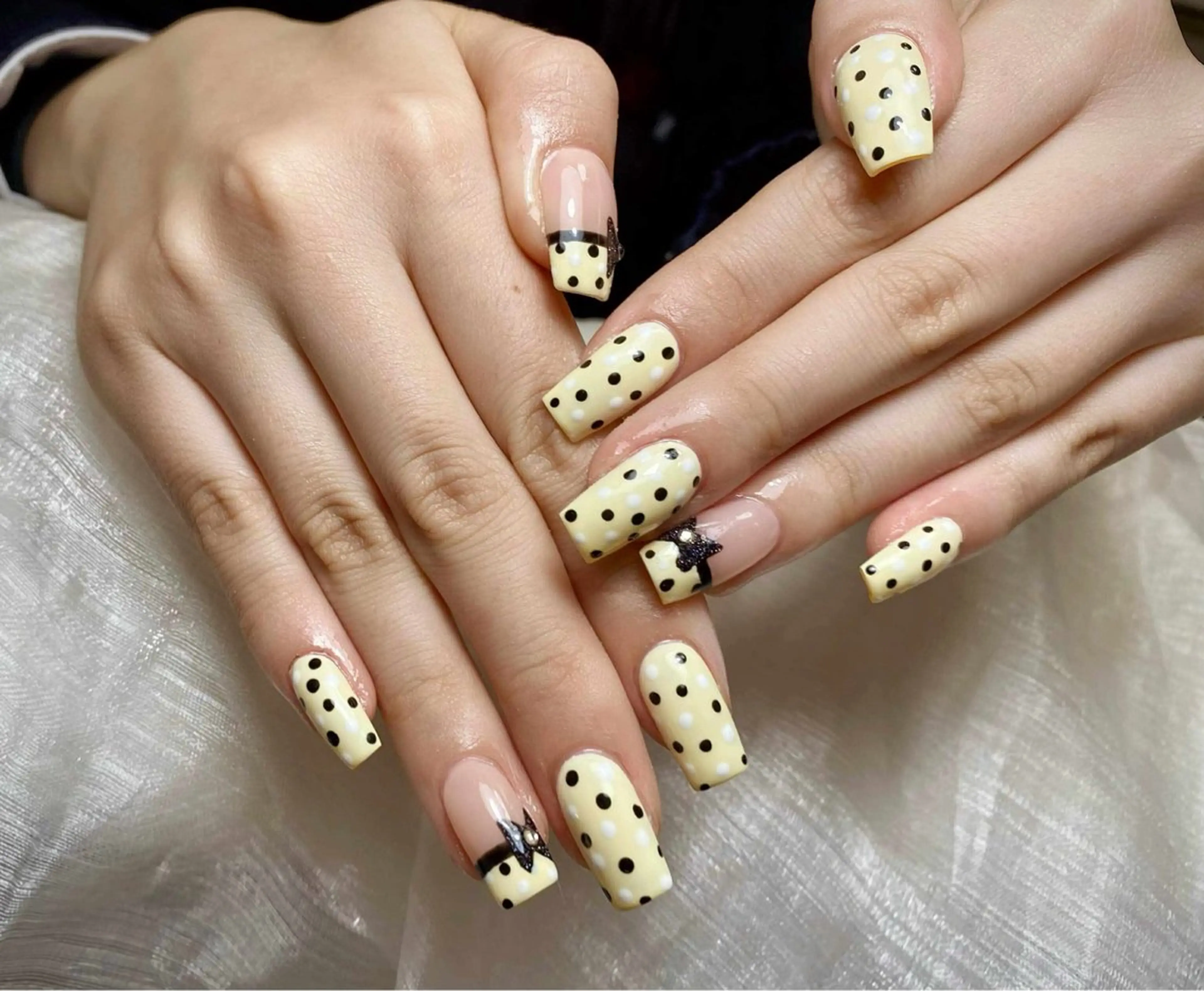 ネイル フレンチネイル ジェルネイル ガーリー 韓国ネイル ロングネイル ハンドネイル NieNail Nezukoのネイルデザイン