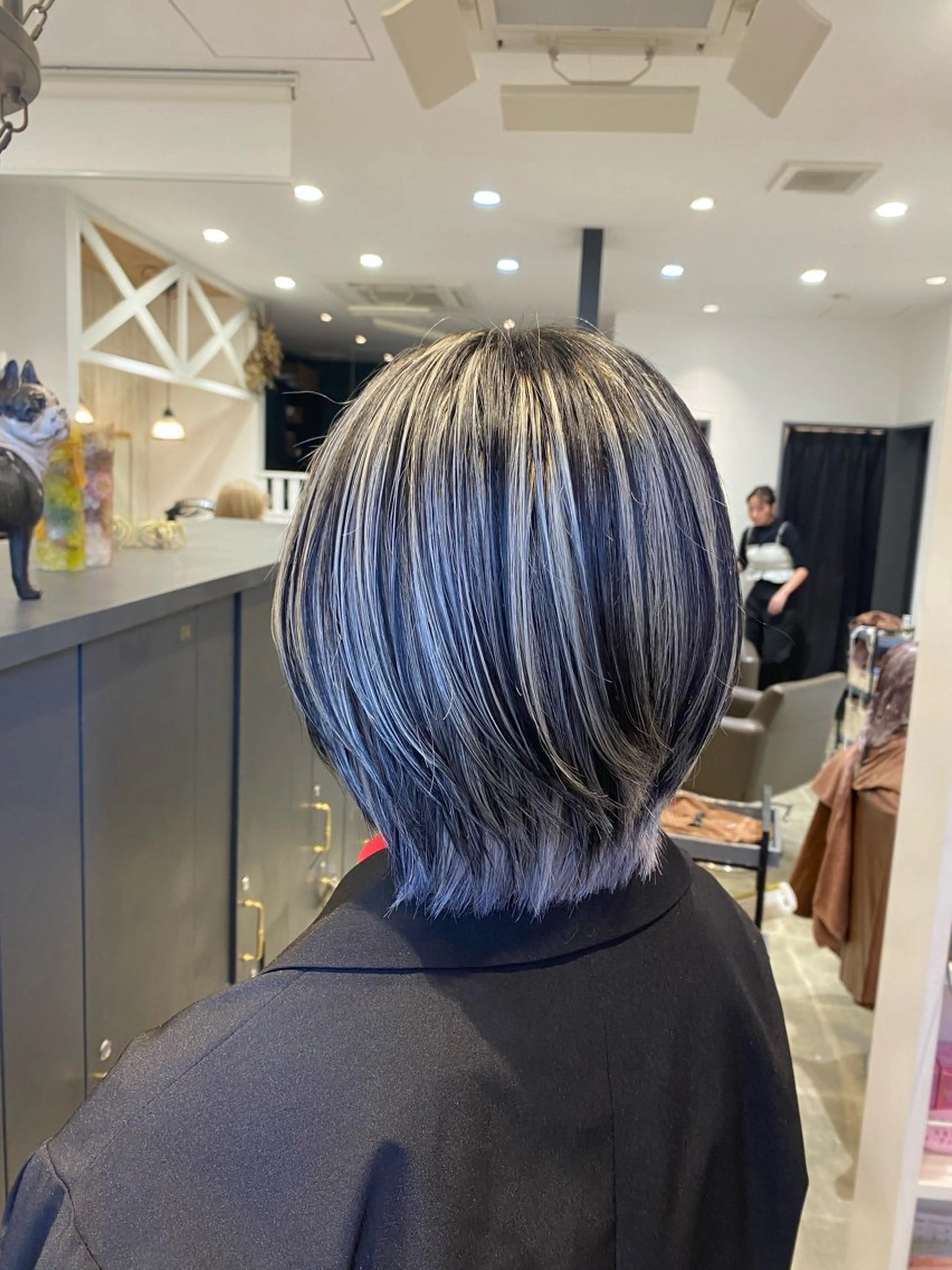 ミディアム カラー ハイライトカラー ハイライト ウルフカット ヘアカラー 柴田 枝利子のヘアスタイル