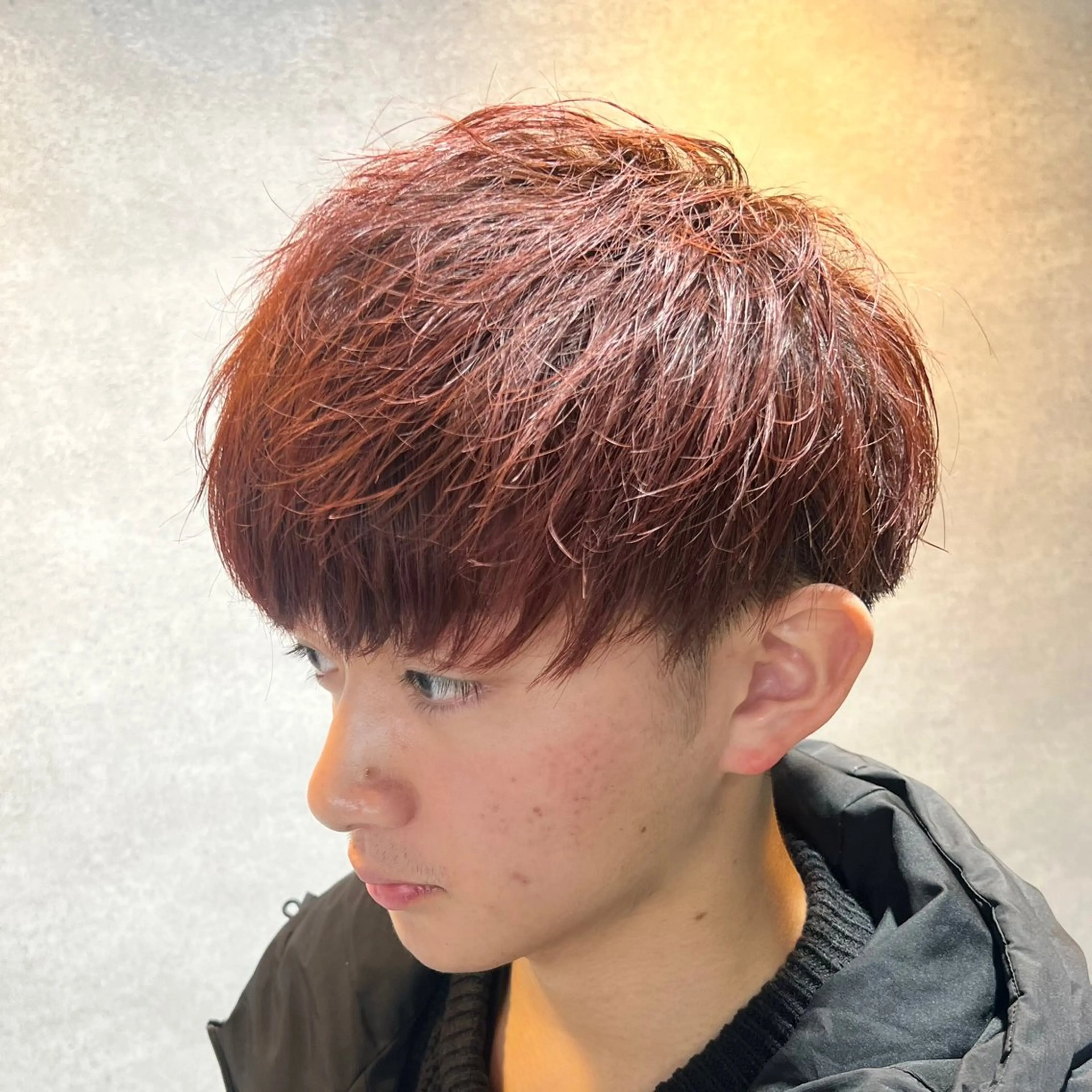 ショート カラー パーマ ヘアアレンジ メンズ センターパート メンズハイライト メンズメッシュ マッシュ メンズパーマ 仕上がり満足度No. 1🔥BLUCK🔥のヘアスタイル