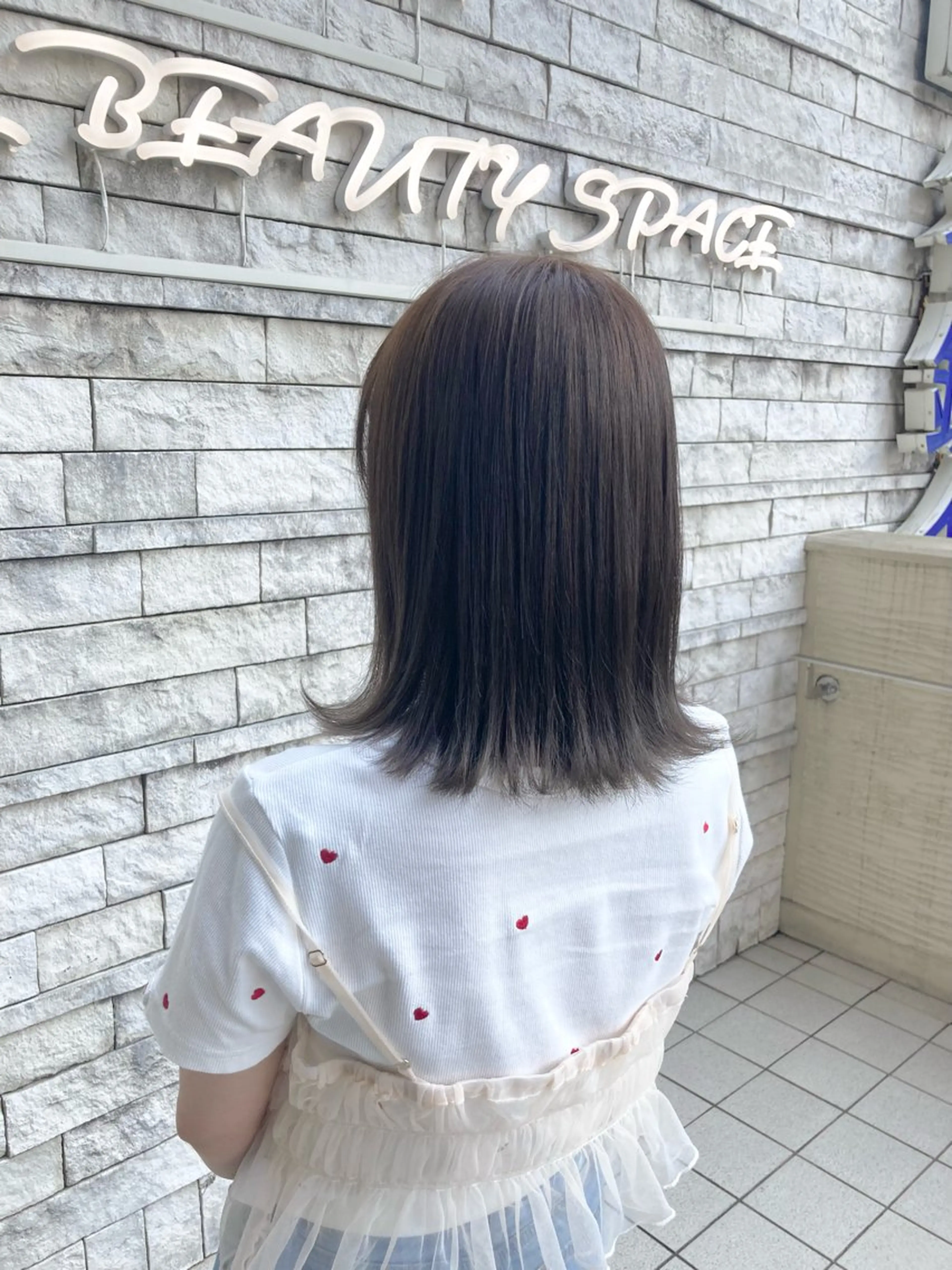 ミディアム カラー ベージュカラー ブリーチ 透明感カラー ブリーチなしカラー オリーブベージュ ヘアカラー トリートメント ピンクカラー🎀 米津 美佑のヘアスタイル