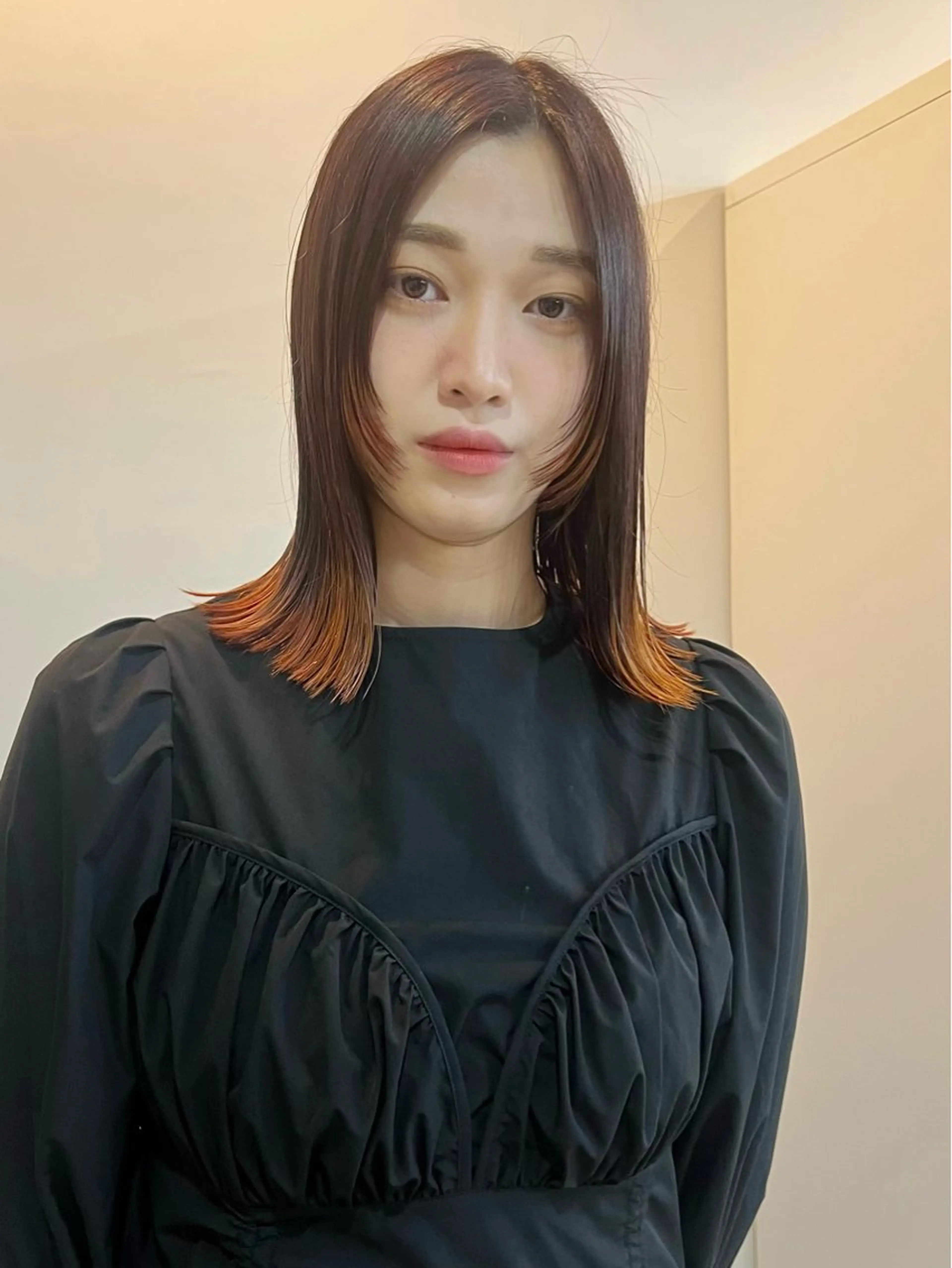 ミディアム カラー オレンジ ヘアカラー 切りっぱなしボブ/ ブリーチカラー/大塚のヘアスタイル