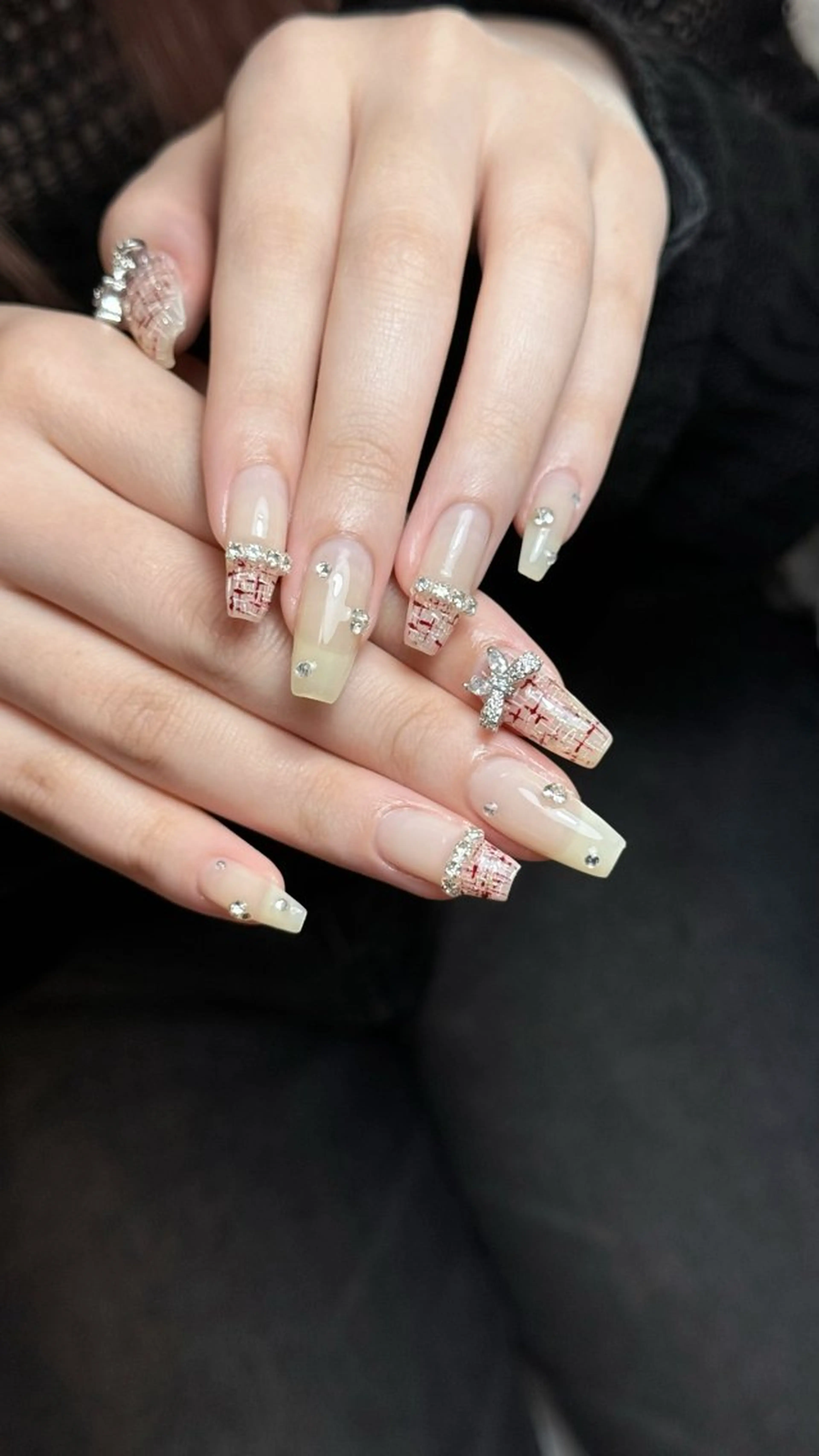 ネイル キラキラネイル オフィスネイル ツイードネイル ワンホンネイル 冬ネイル nailsalon ChuColaのネイルデザイン