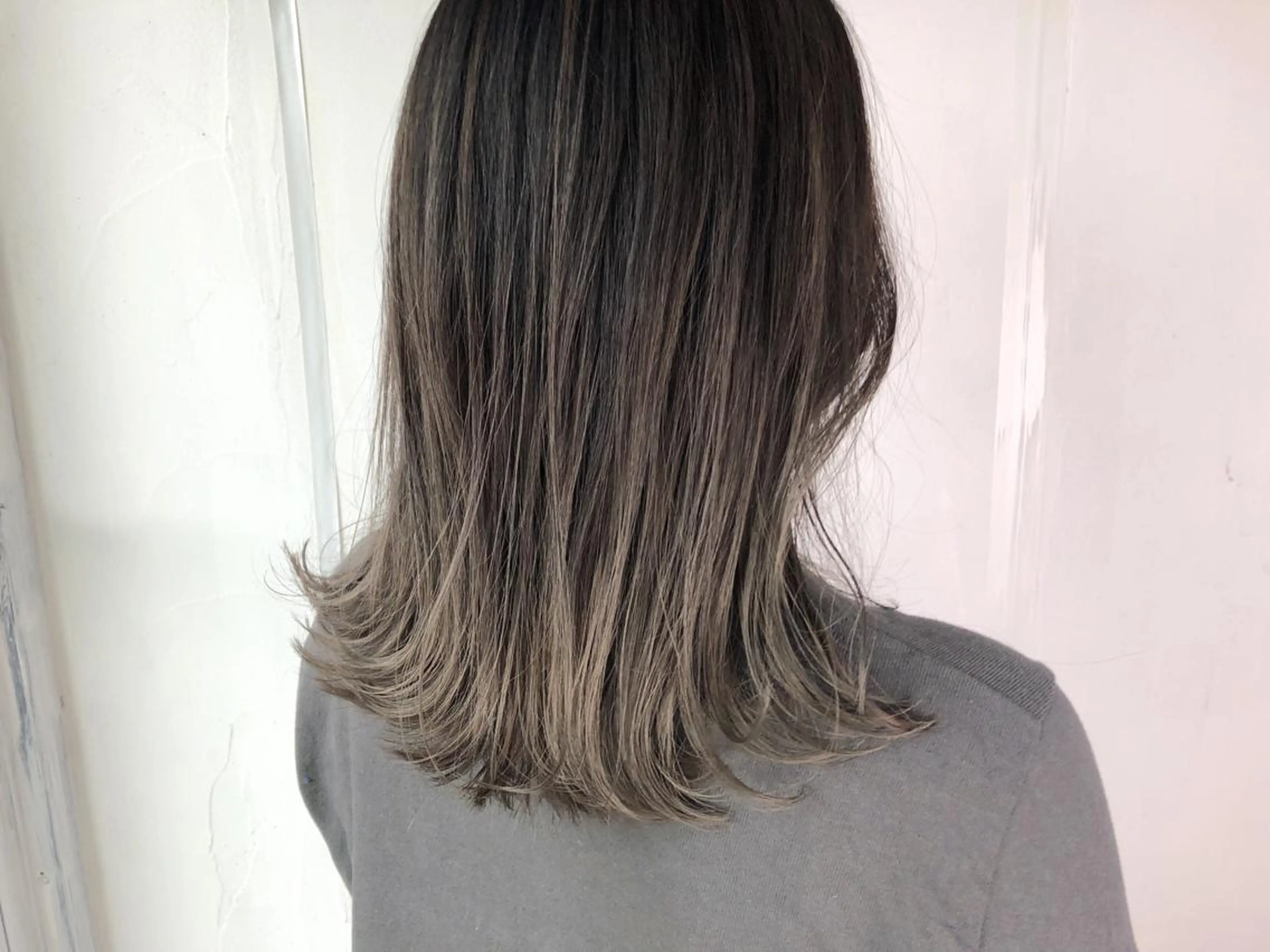 セミロング レイヤーカット 関 京磨のヘアスタイル