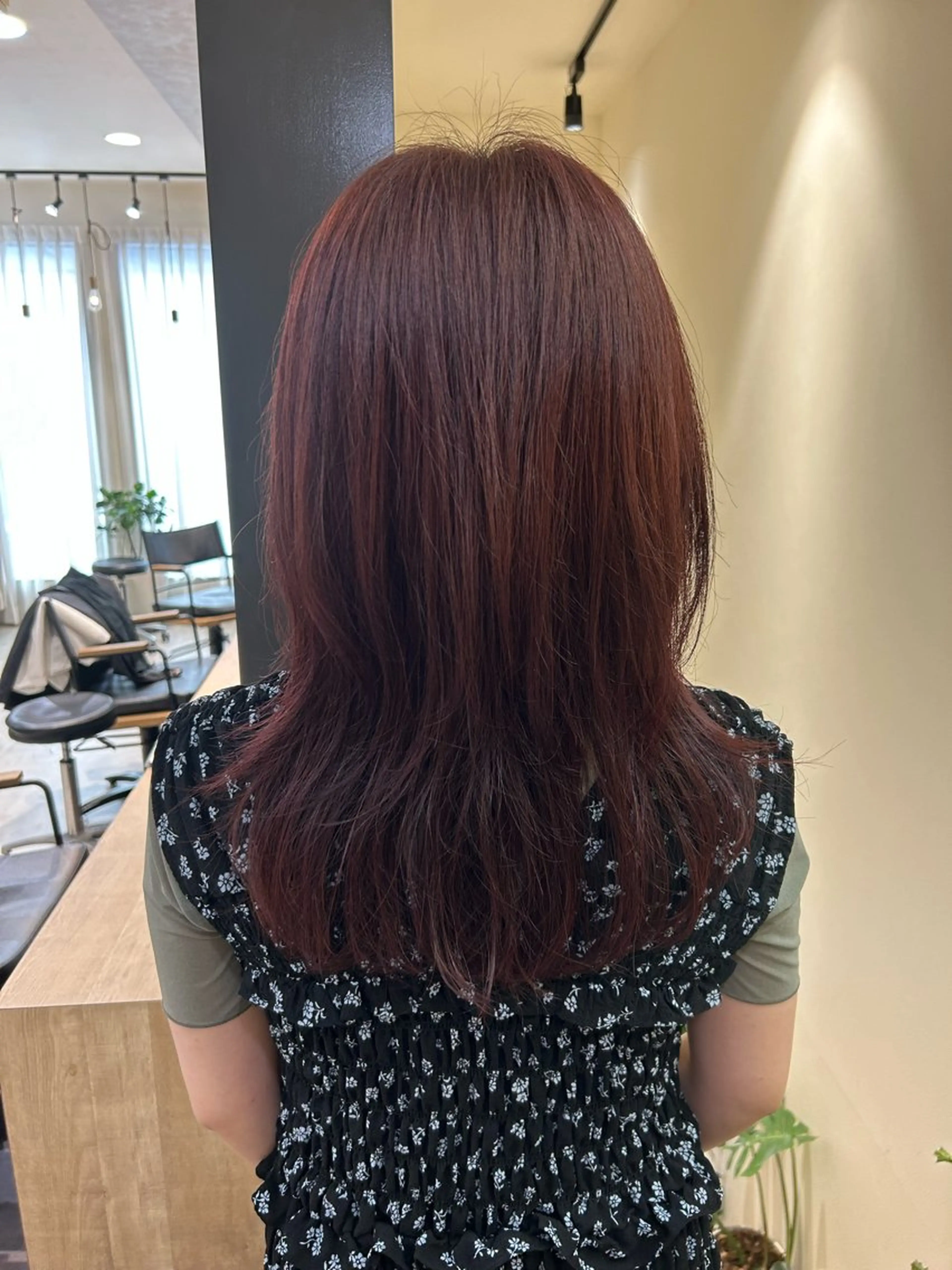 ロング カラー ブリーチ ボルドーカラー ブリーチなしカラー レッドカラー カット ヘアカラー トリートメント hub hair レイヤー/透明感のヘアスタイル