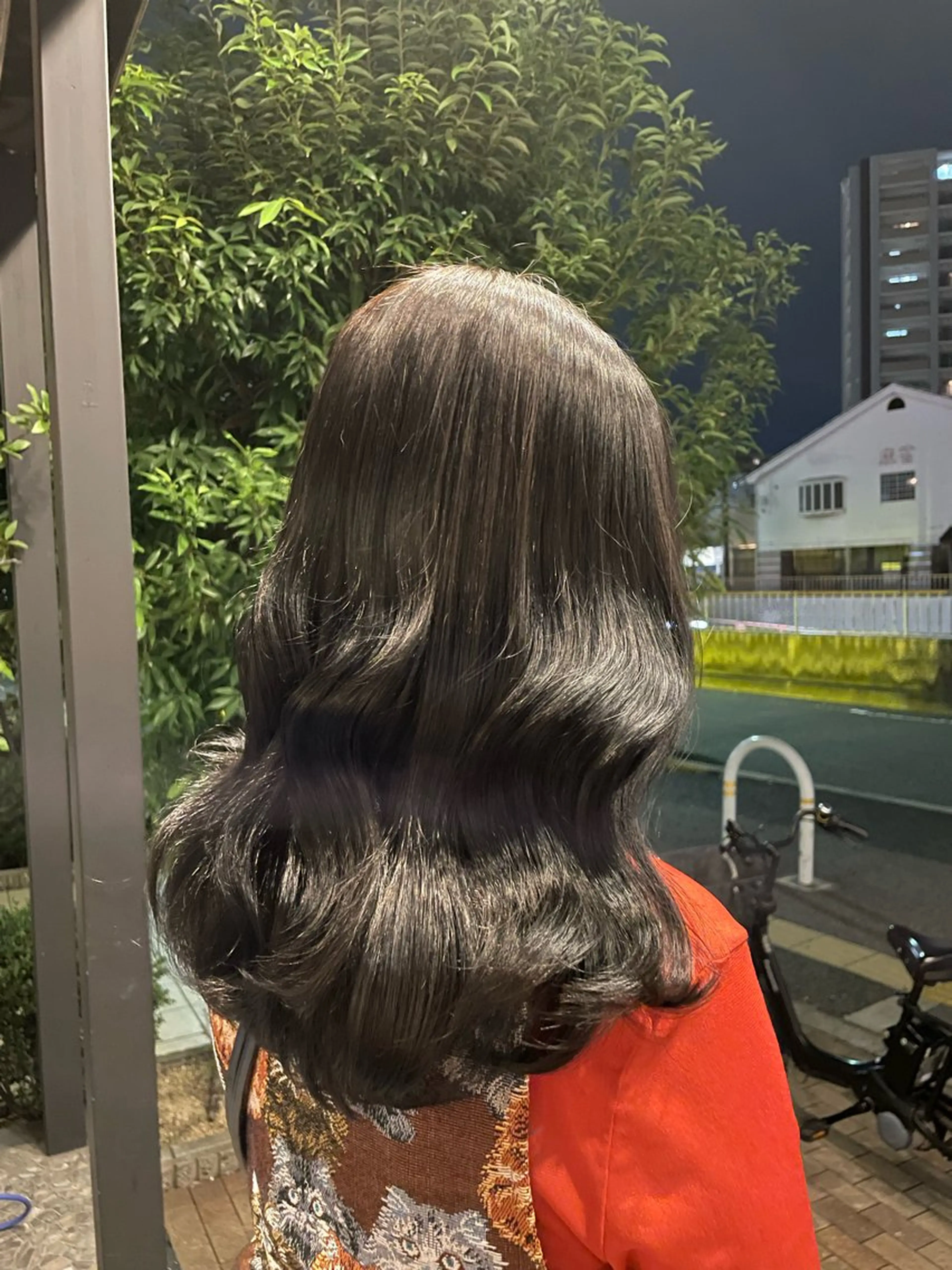 ミディアム カラー 透明感カラー ダークグレー ダークグレージュ グレージュ イルミナカラー カット ヘアカラー ハイトーン/透明感 カラー/下出有沙のヘアスタイル