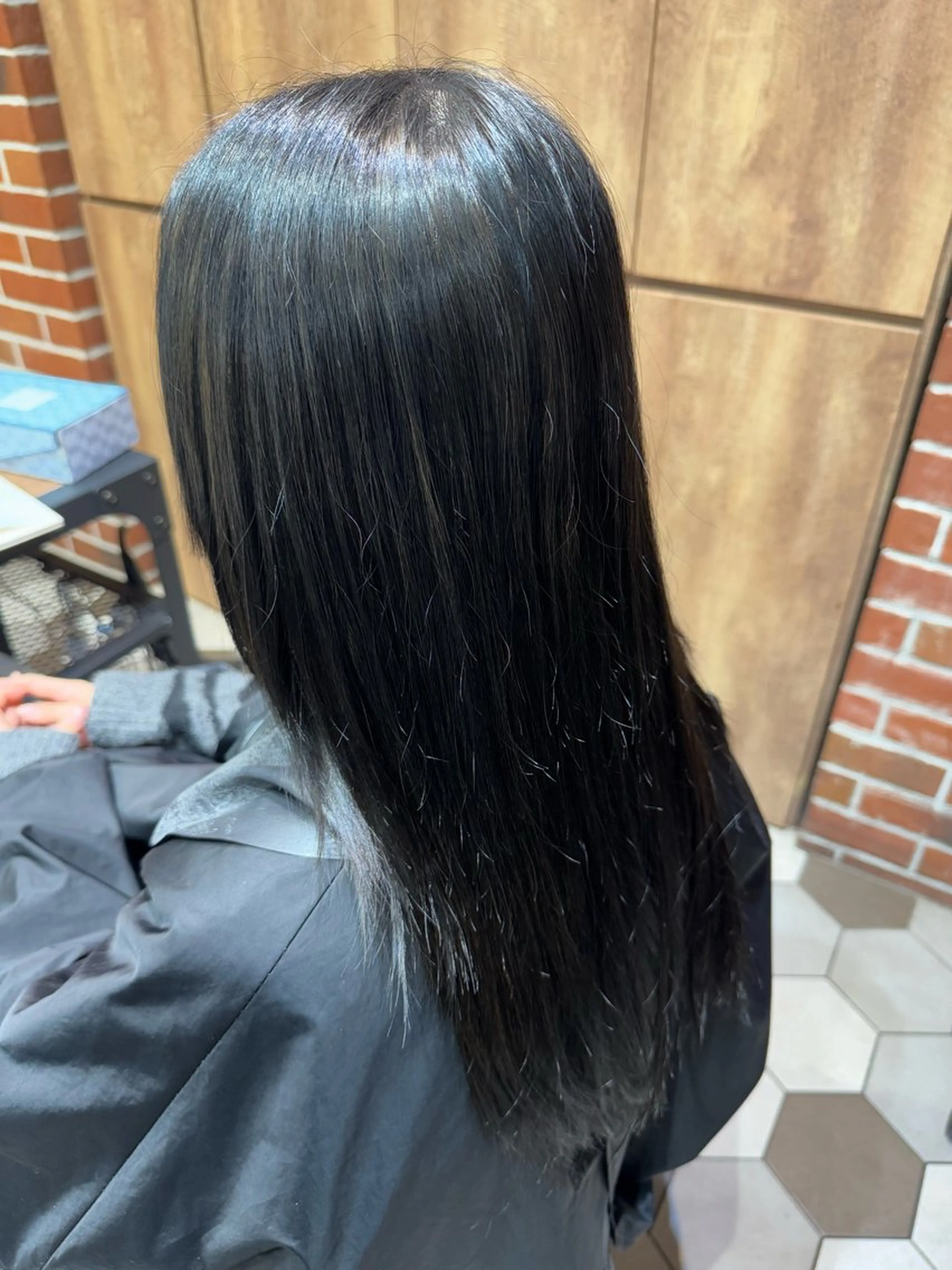 セミロング カラー ヘアカラー 近藤 愛理のヘアスタイル