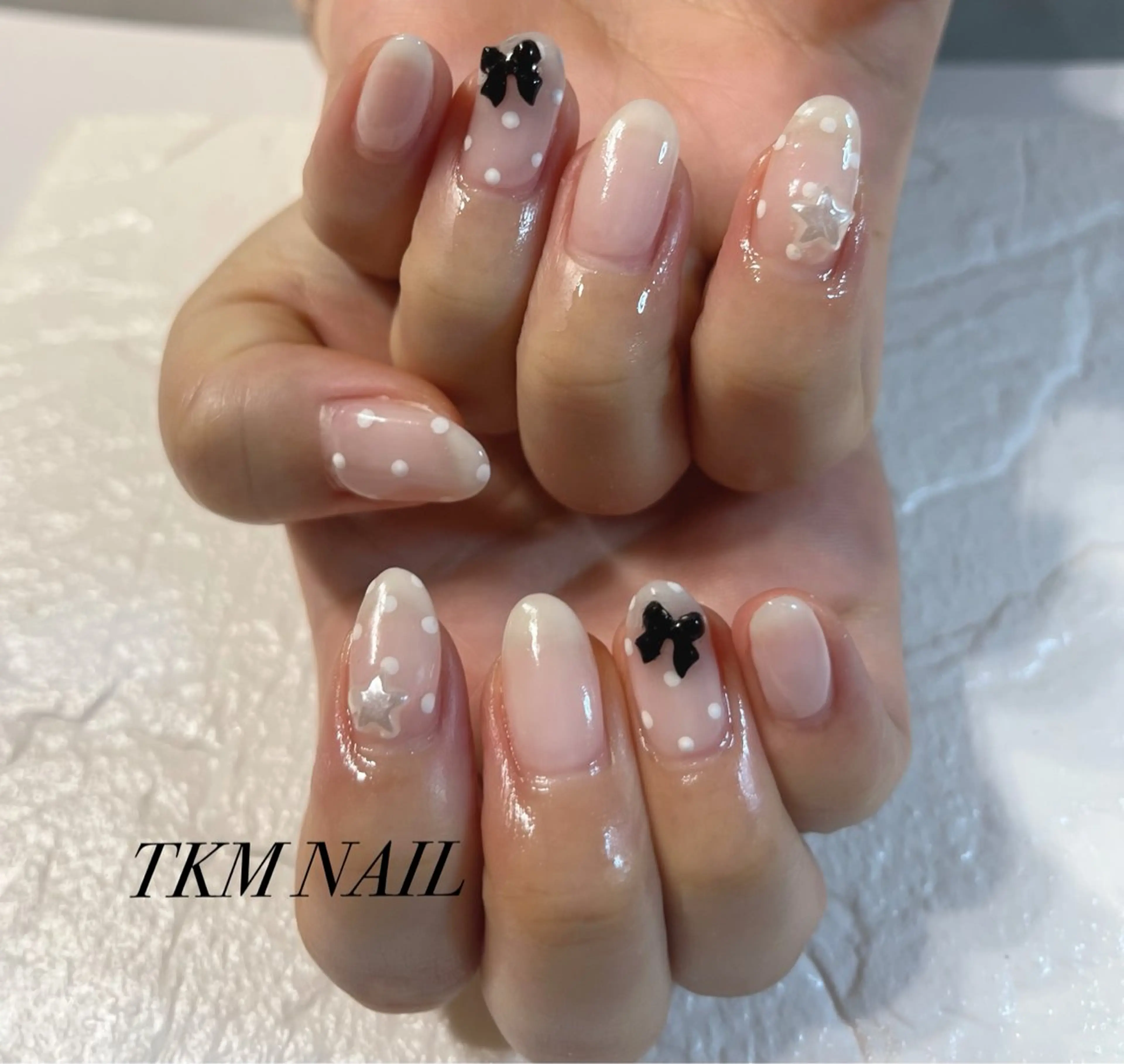 ネイル ドット リボン シンプルネイル ______ TKM  NAILのネイルデザイン