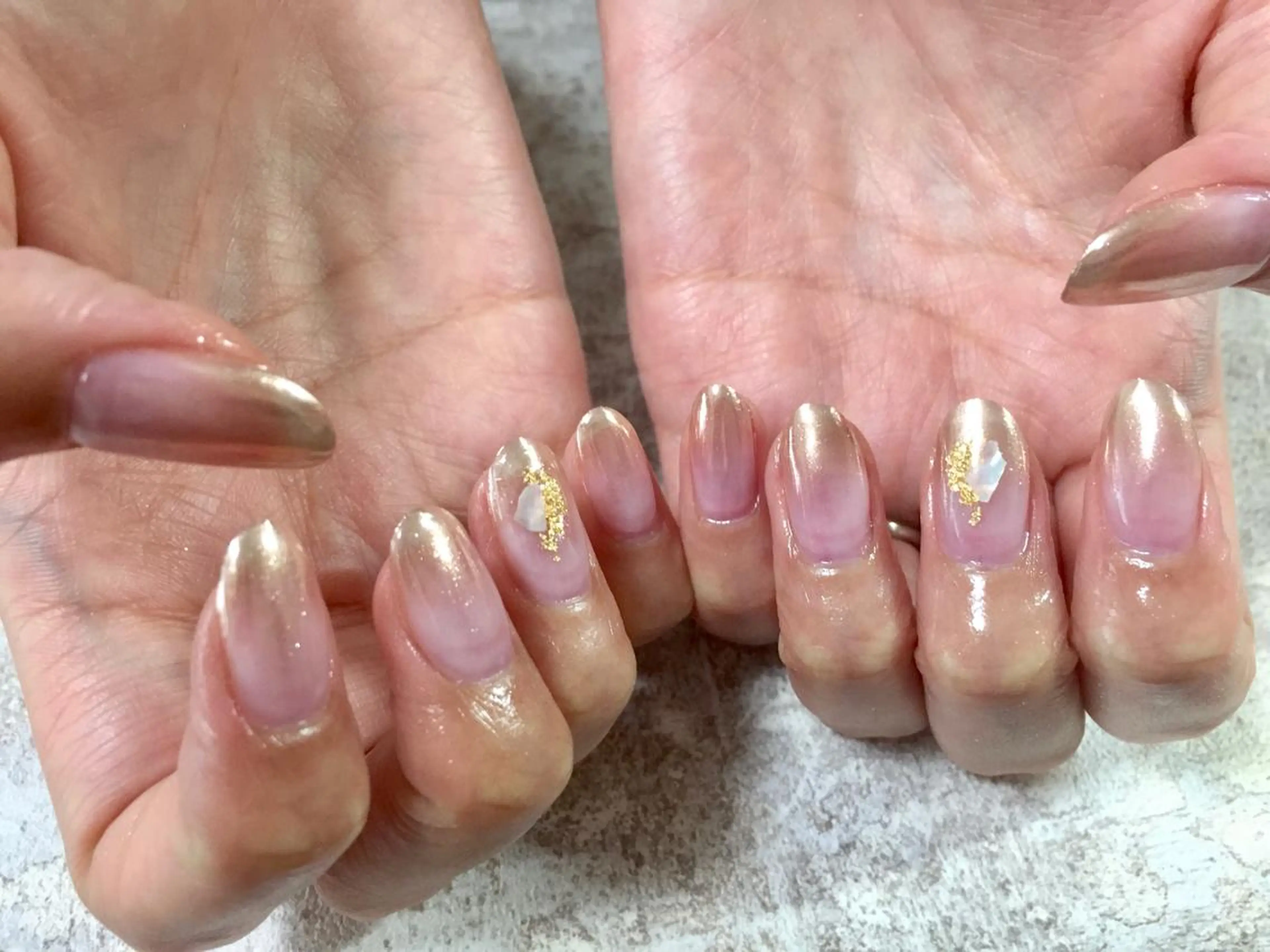 ネイル グラデーション ミラーネイル mogunail &blowのネイルデザイン