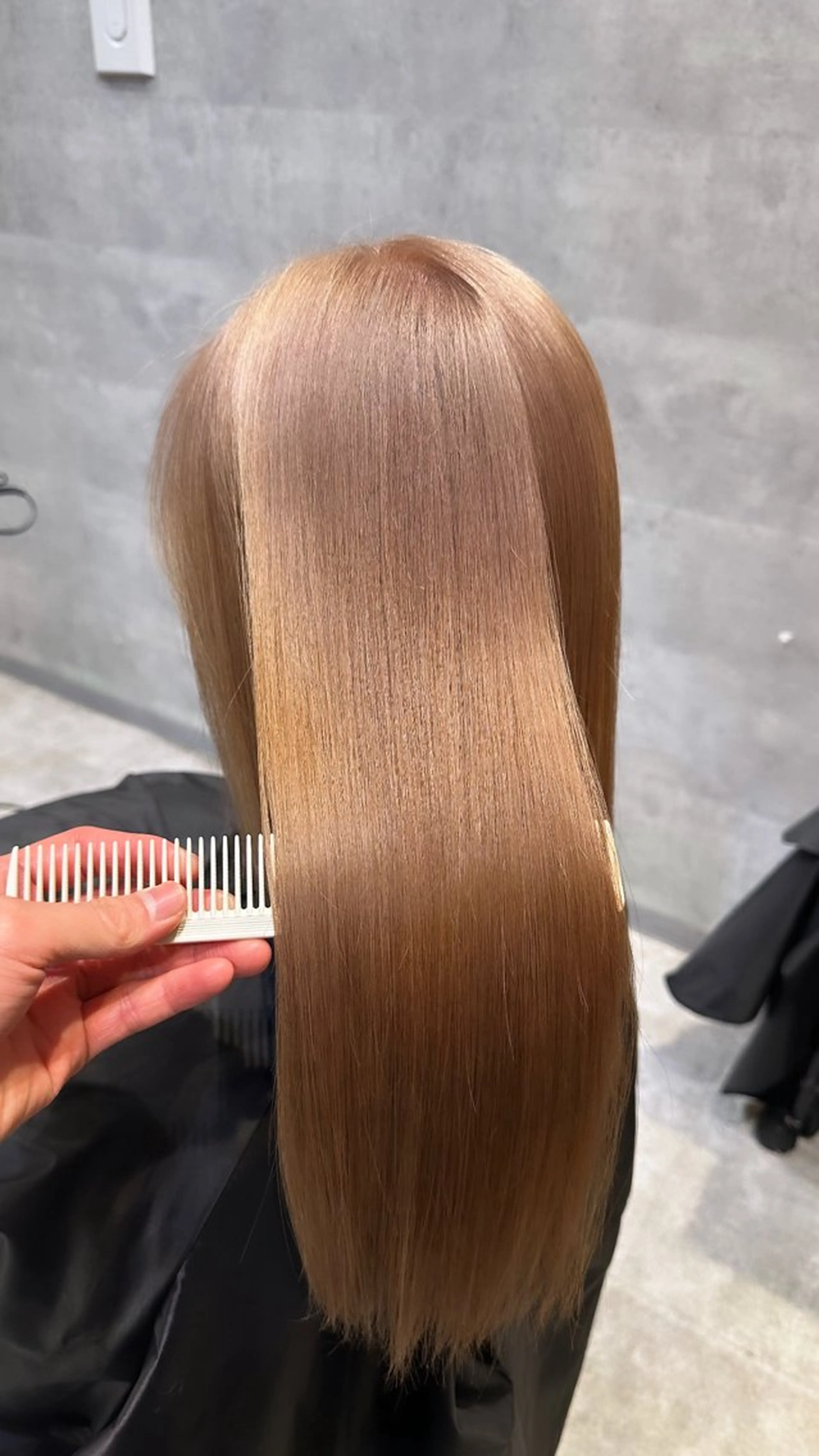 セミロング カラー ベージュカラー ブリーチ カット 縮毛矯正 トリートメント _WHITE /藤田唯生のヘアスタイル