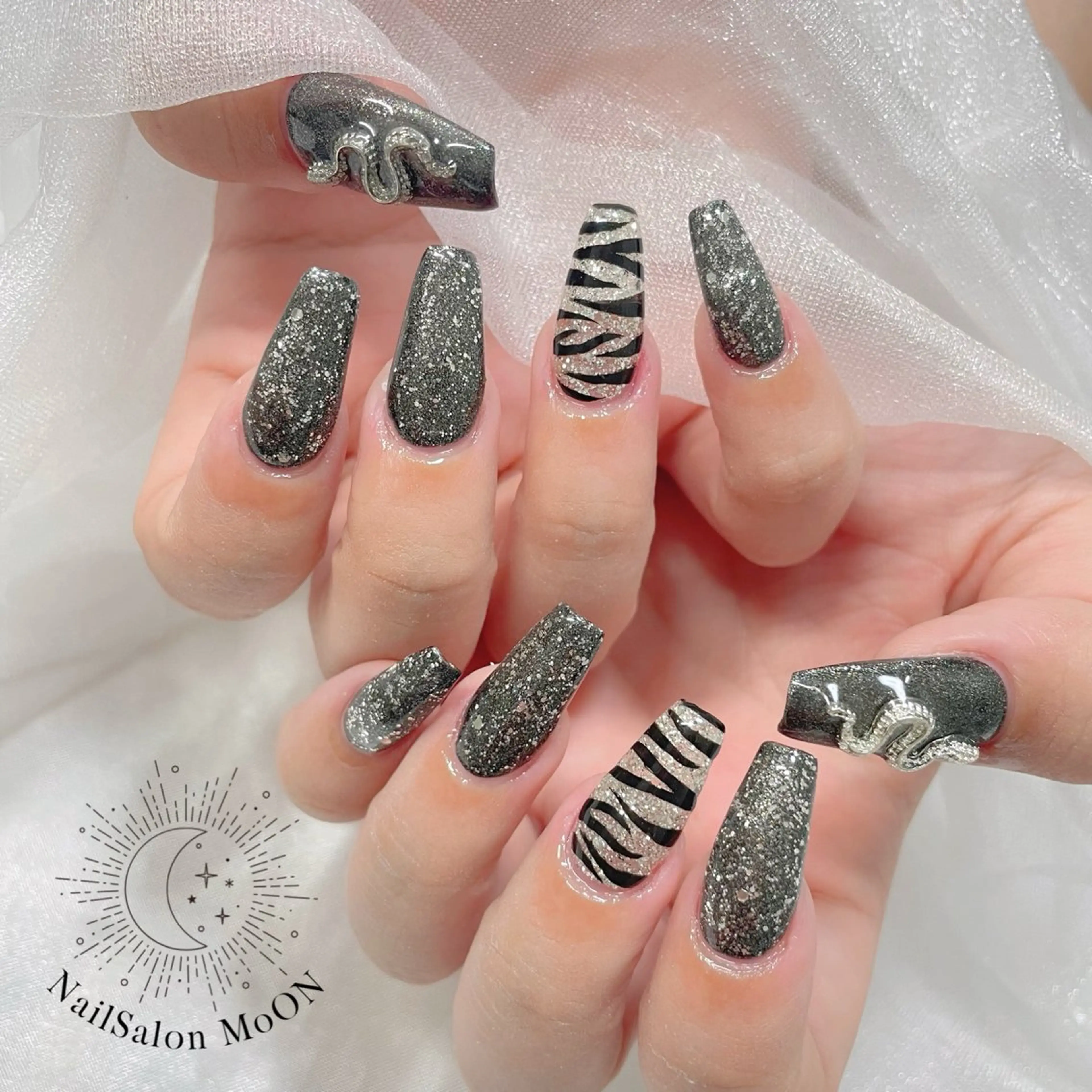 ネイル MoON...❤︎ MeGuのネイルデザイン