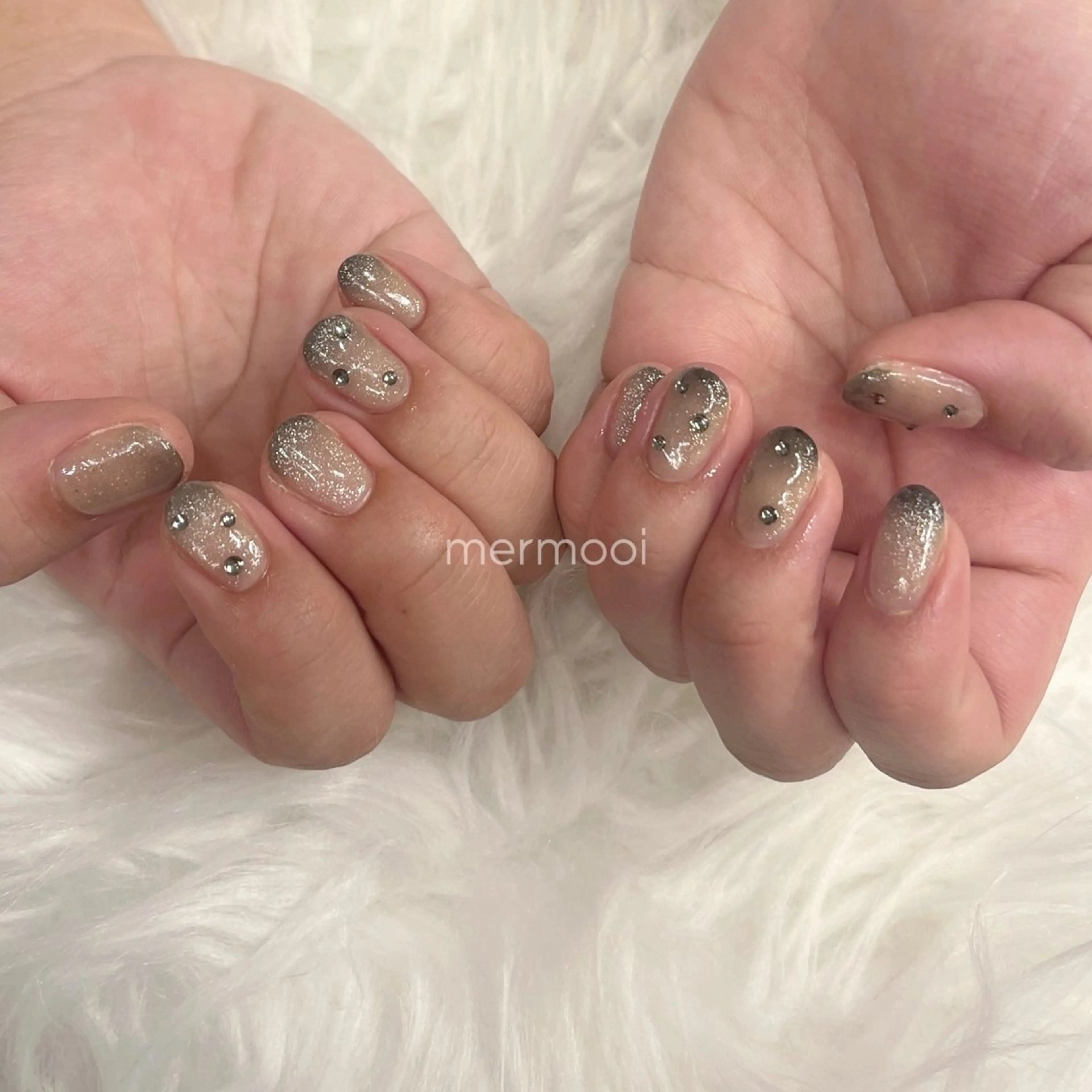 ネイル グラデーション キラキラネイル 韓国ネイル マグネットネイル ワンホンネイル melumooi nailのネイルデザイン
