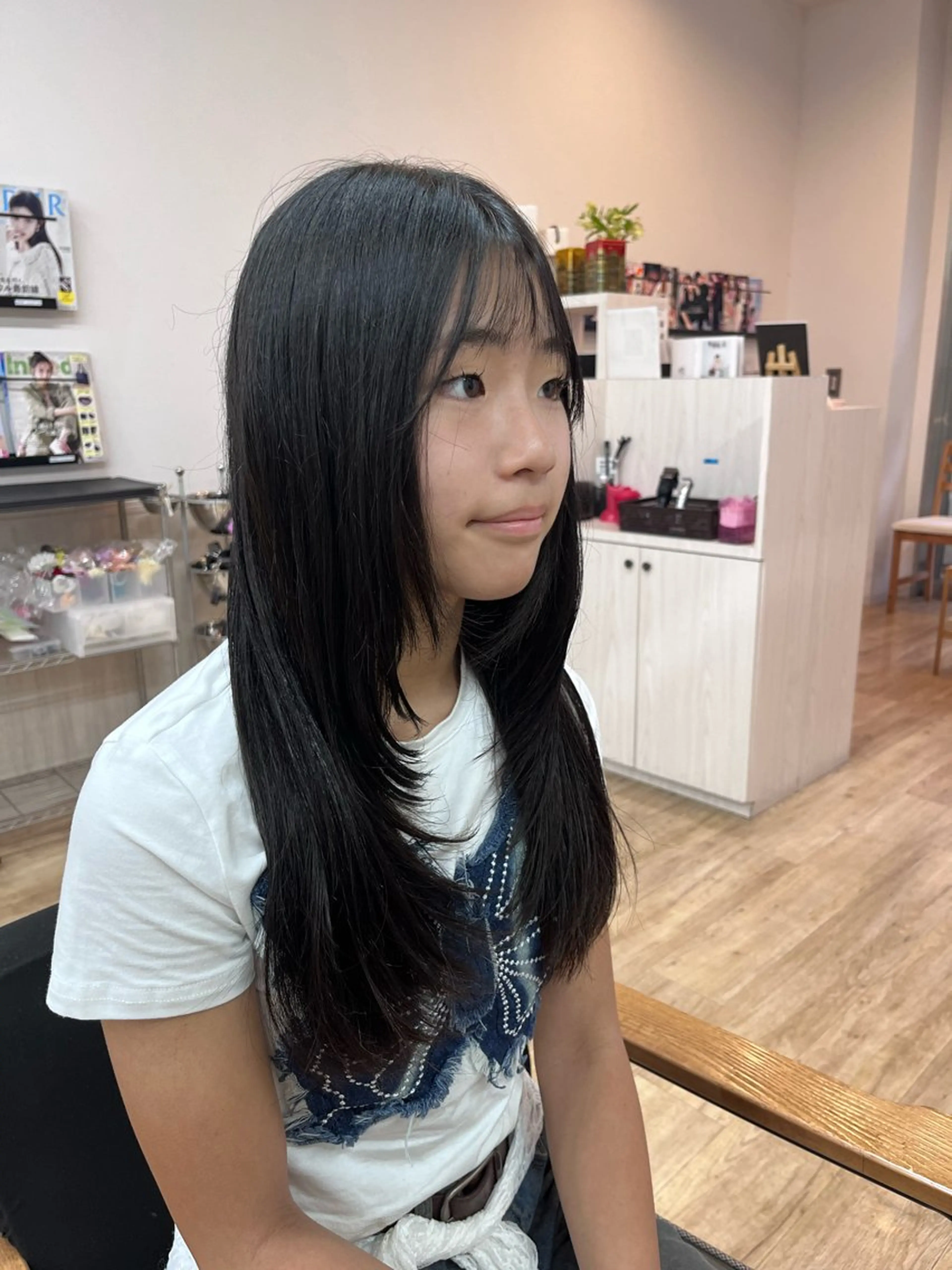 セミロング 顔まわりレイヤー 顔周りカット レイヤーカット 田尾 凌雅のヘアスタイル