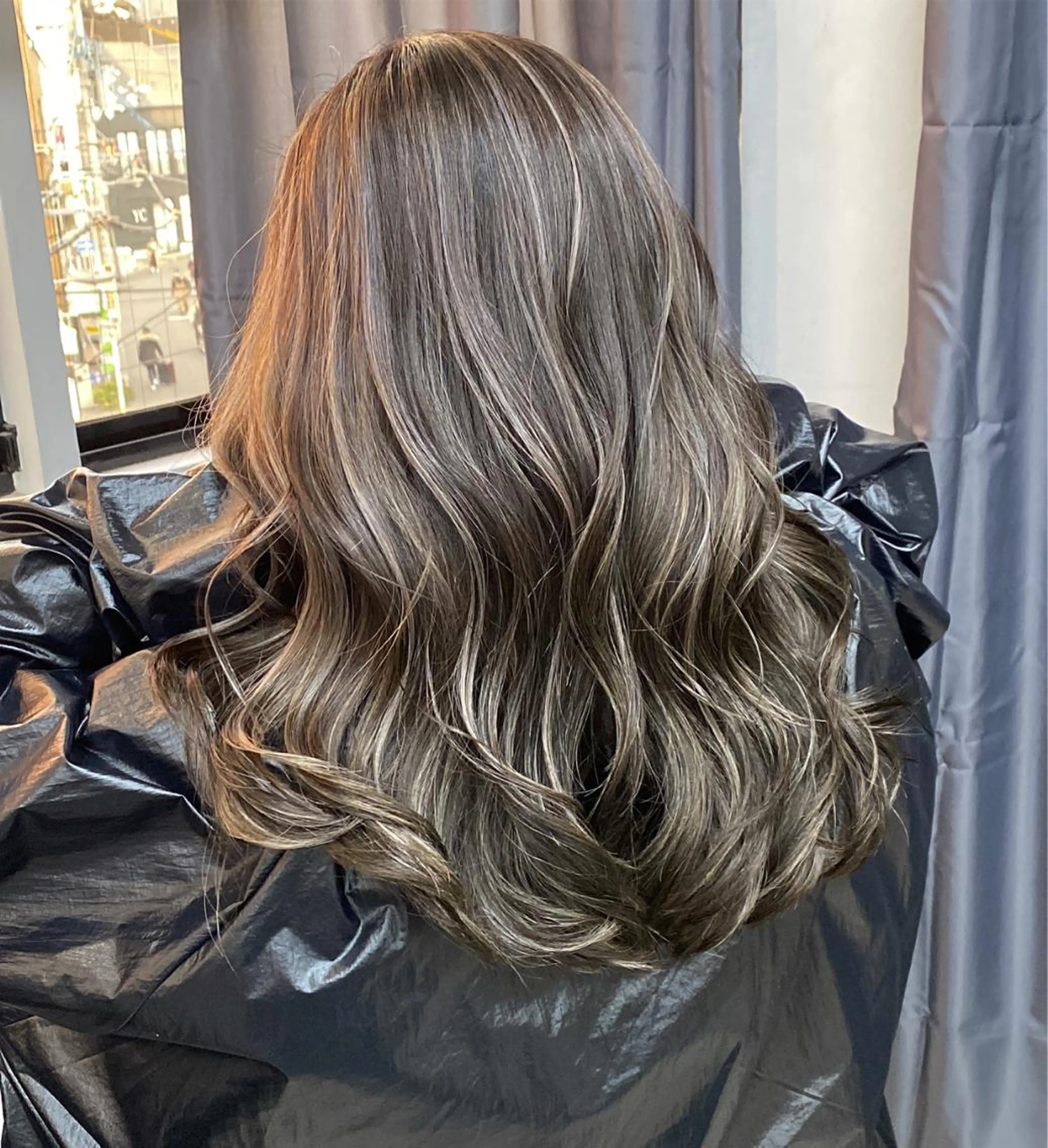 ミディアム カット ヘアカラー ハイライト、レイヤー カット/西梅田/中西のヘアスタイル