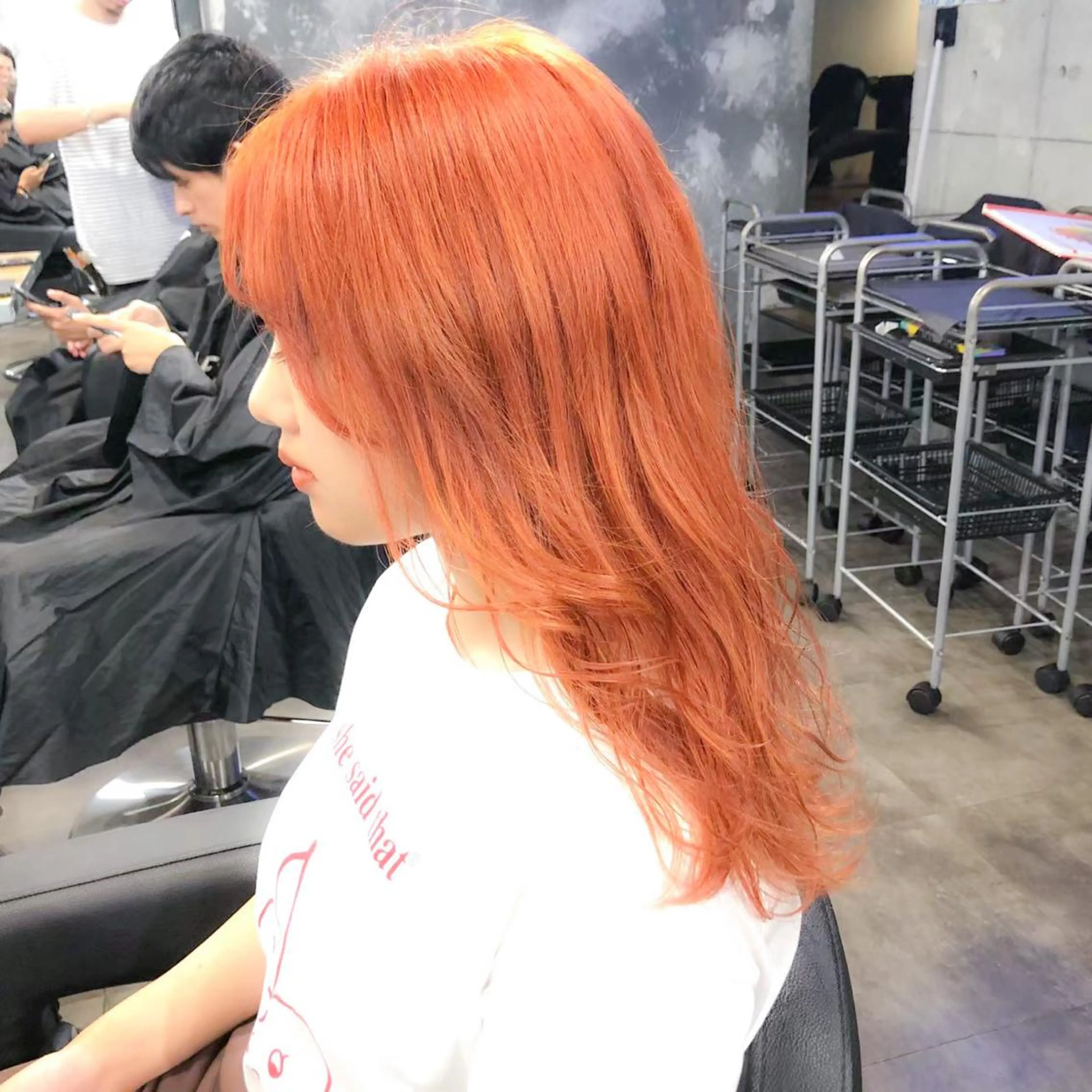 セミロング カラー パーマ ヘアアレンジ メンズ キッズ ネイル マツエク・マツパ アイブロウ ウルフ&レイヤー特化 まとまる美髪矯正のヘアスタイル