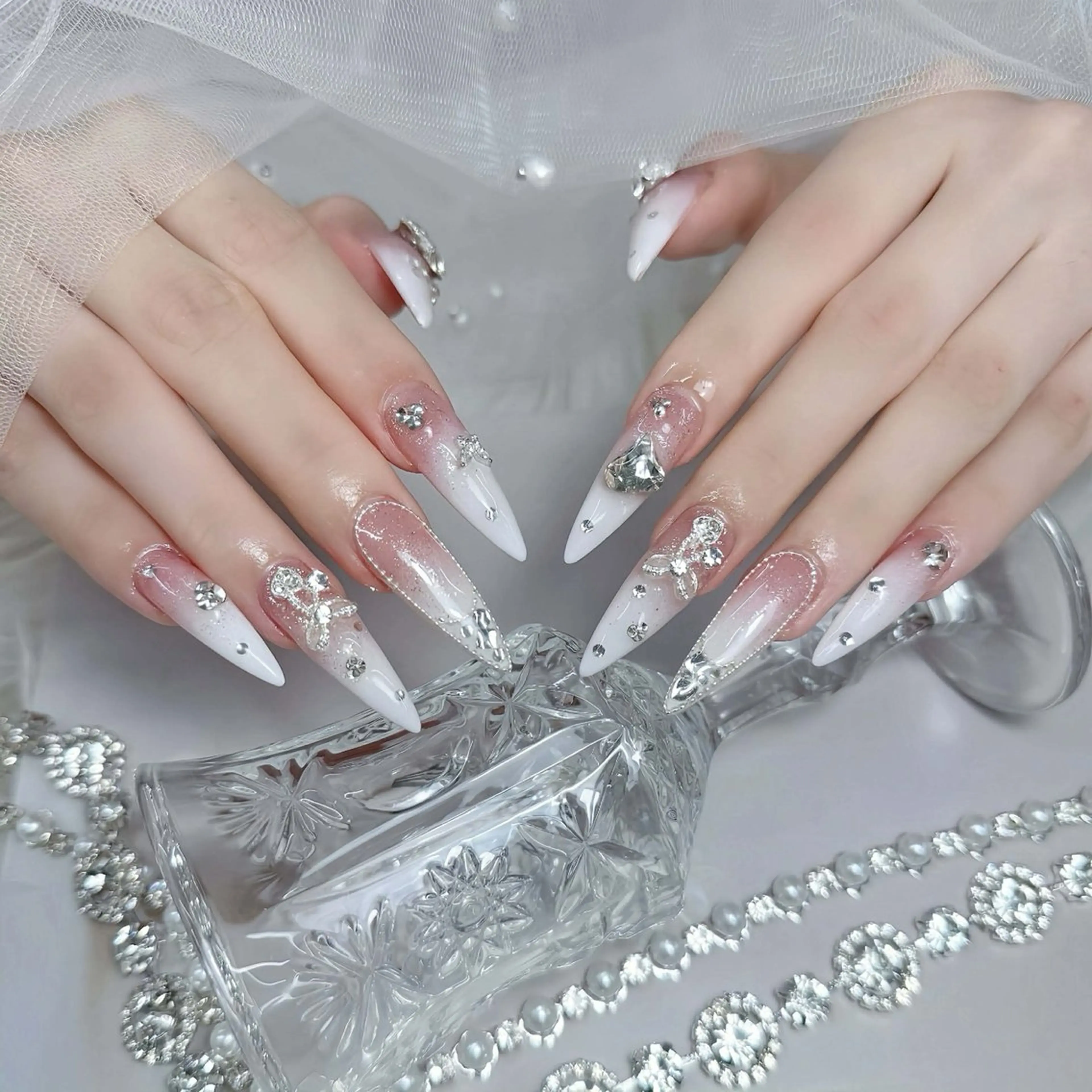 ネイル アートネイル 成人式 長さ出し ジェルネイル キラキラネイル ハンドネイル ハンドケア Nova Nailのネイルデザイン