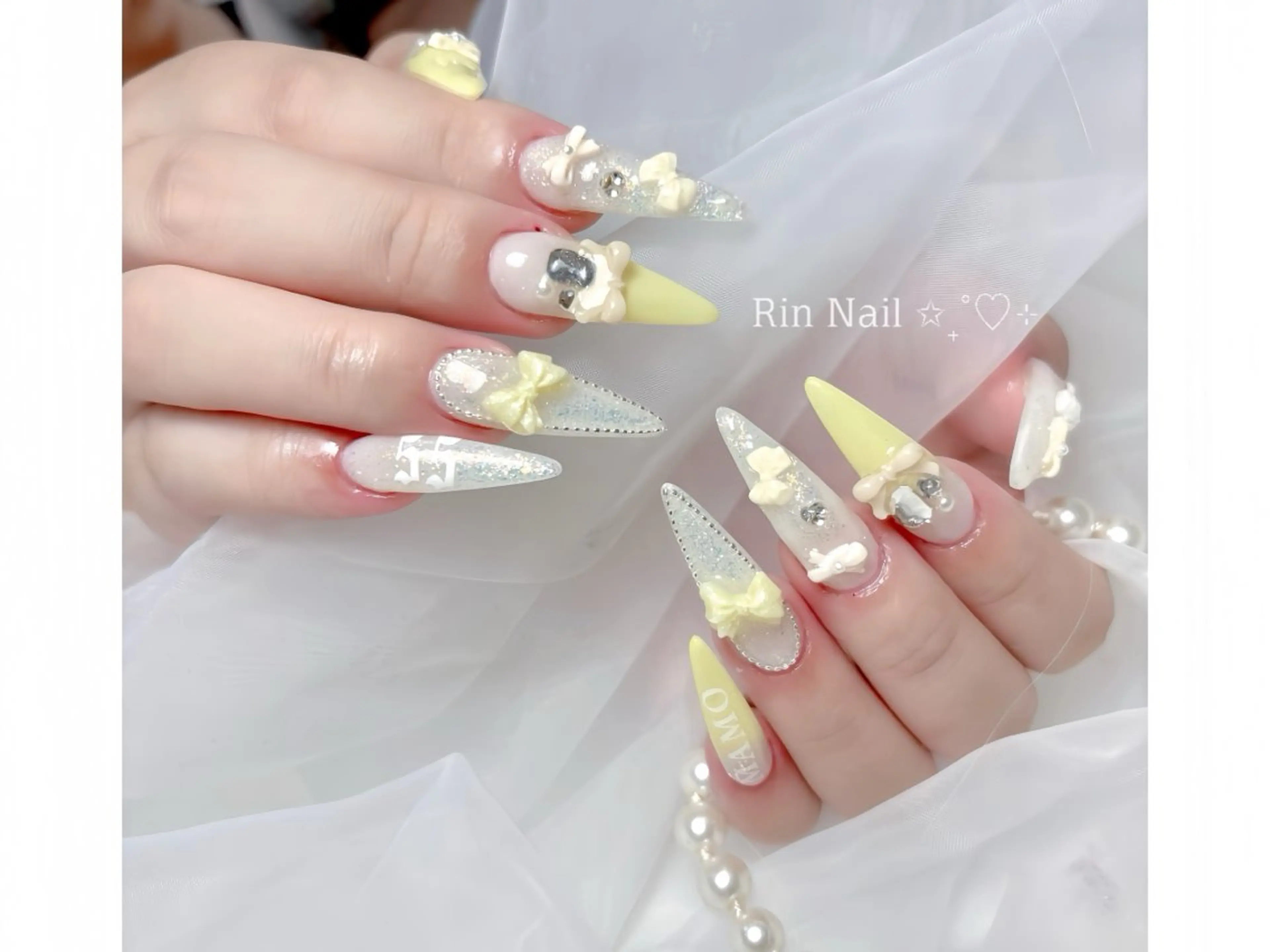 ネイル オーロラネイル ブラウン フラッシュネイル フラワーネイル ハート ハンドネイル Rin Nail 新大久保店のネイルデザイン