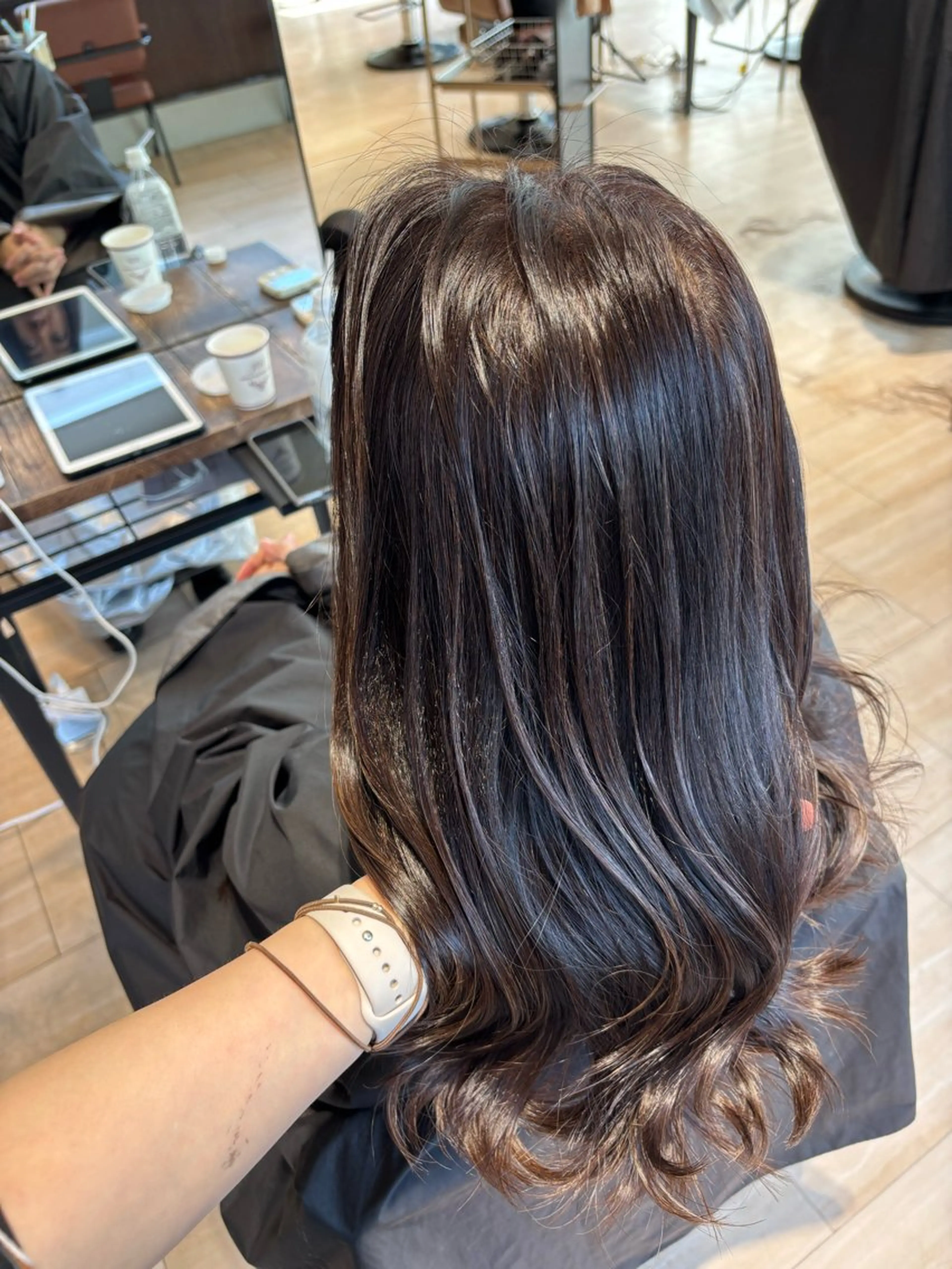 セミロング カラー アッシュ オレンジ レイヤーカット カット ヘアカラー トリートメント 穂積 未優のヘアスタイル