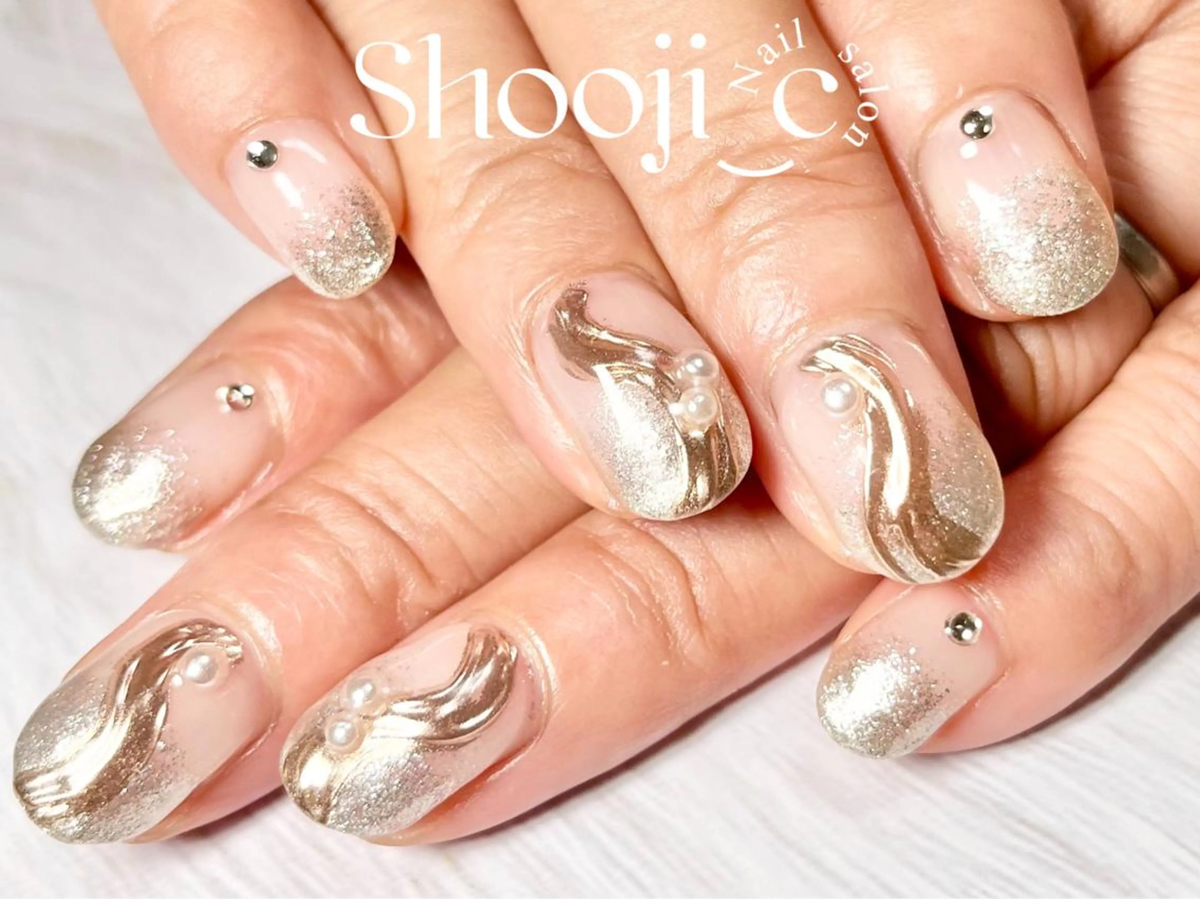 ネイル アートネイル ゴールド グラデーション キラキラネイル ラメ(グリッター) Shooji_c Nail salon所属・Shooji_c Nail salonのネイルデザイン