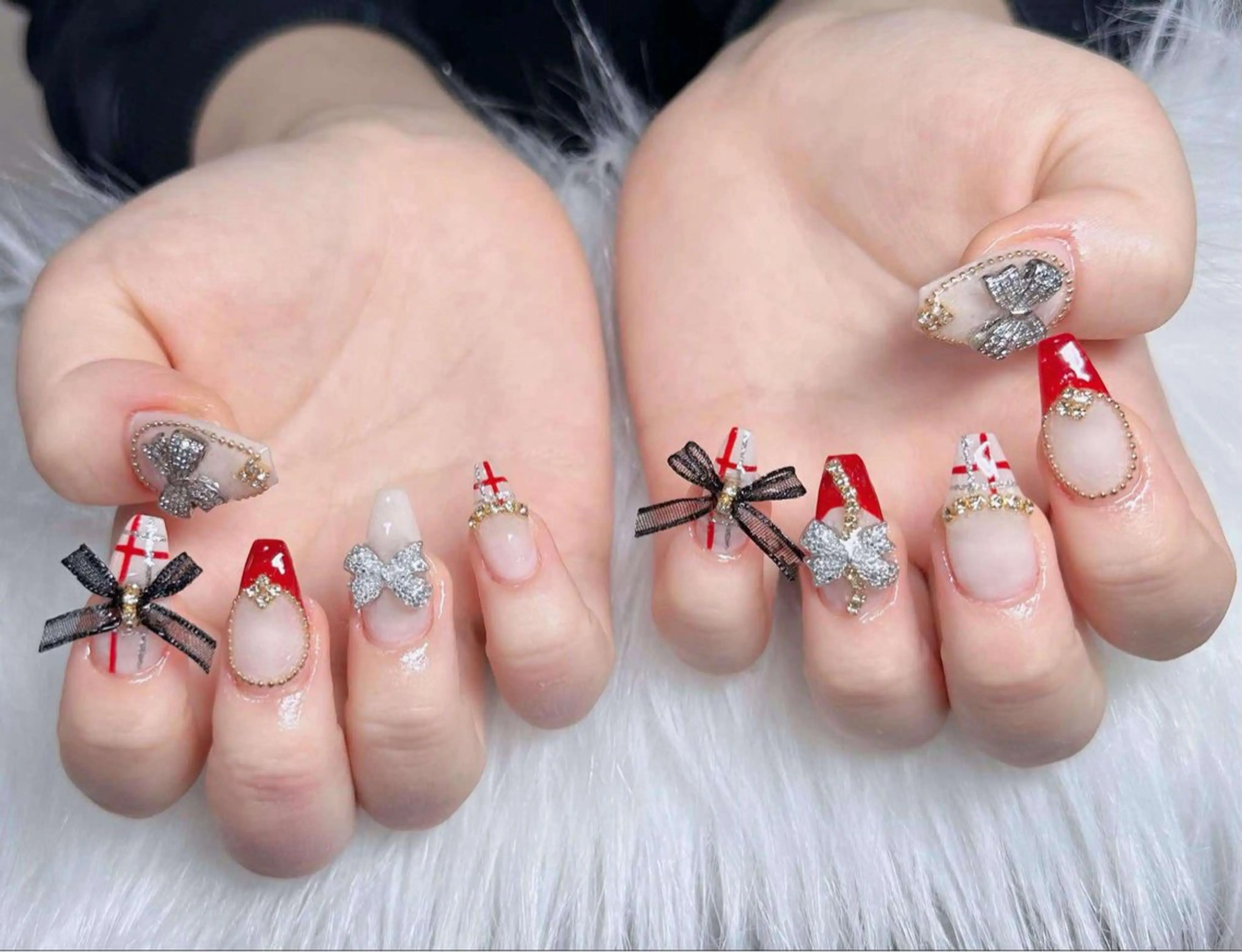 ネイル フレンチネイル ジェルネイル ガラスフレンチ ハロウィン ハート ハンドネイル H.baby Nail Salonのネイルデザイン