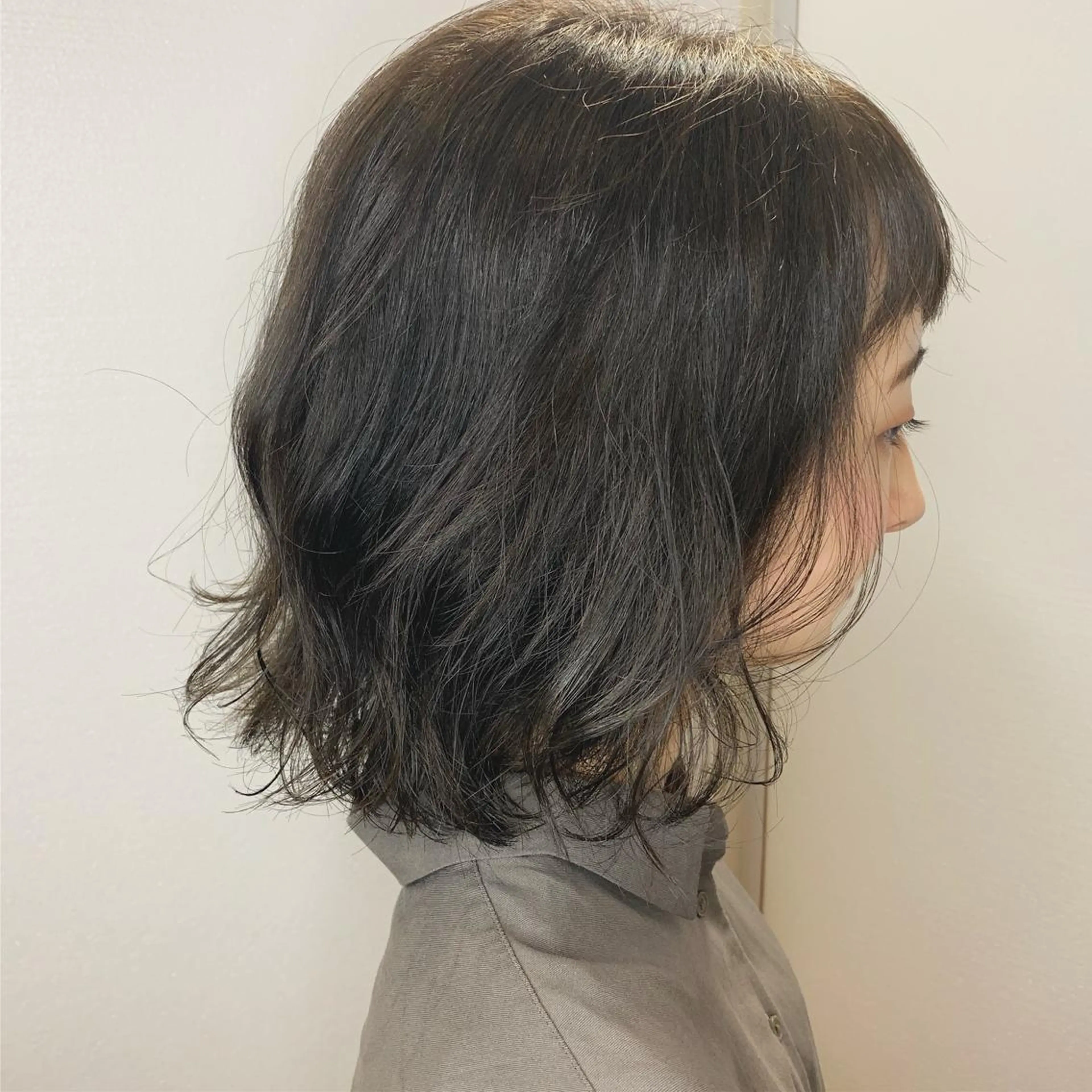 セミロング カラー セミロングパーマ ハイライトカラー ハイライト カット ヘアカラー 【Uneユヌ】菊地 春那のヘアスタイル