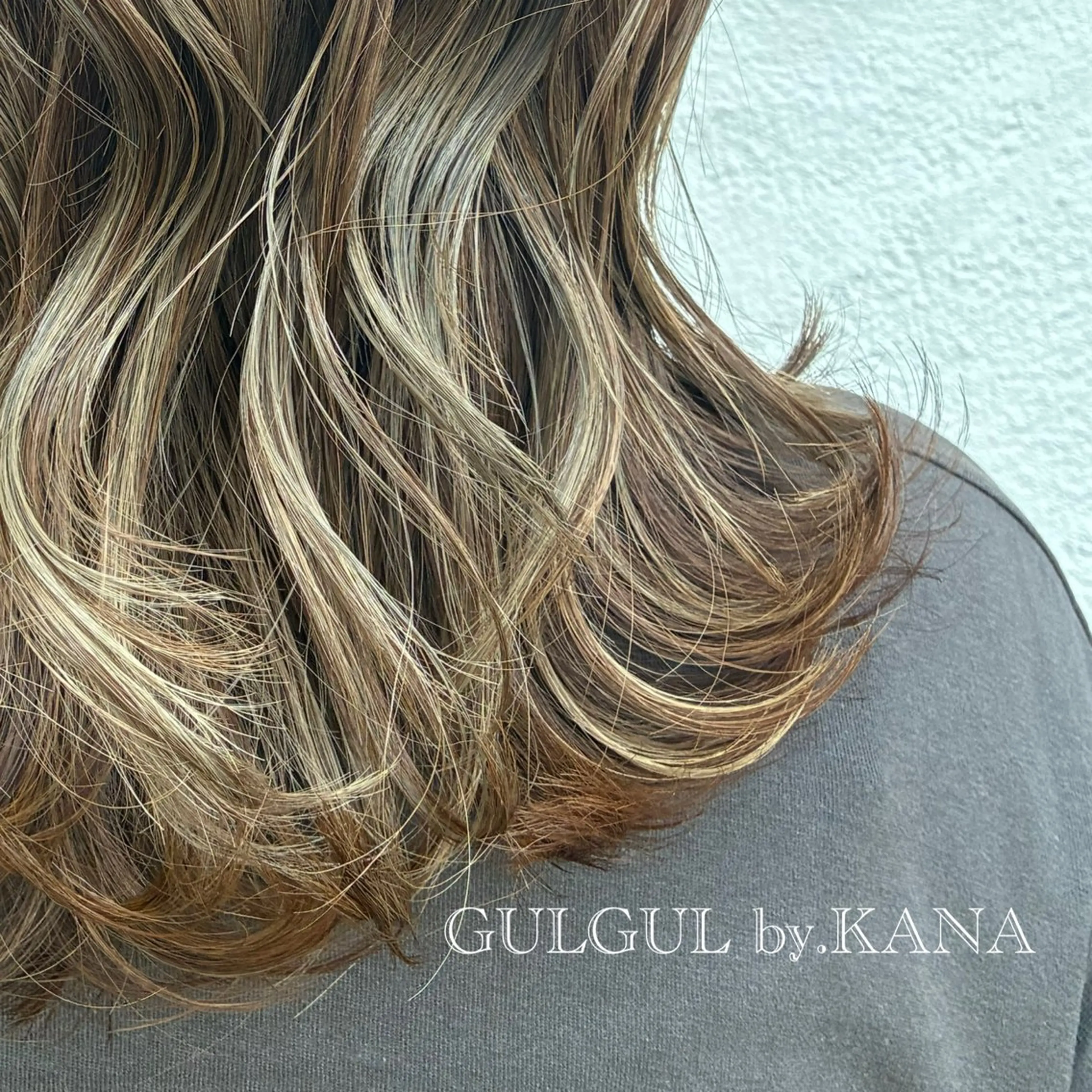 セミロング 🪞Kana｜透明感 カラー × 髪質改善のヘアスタイル