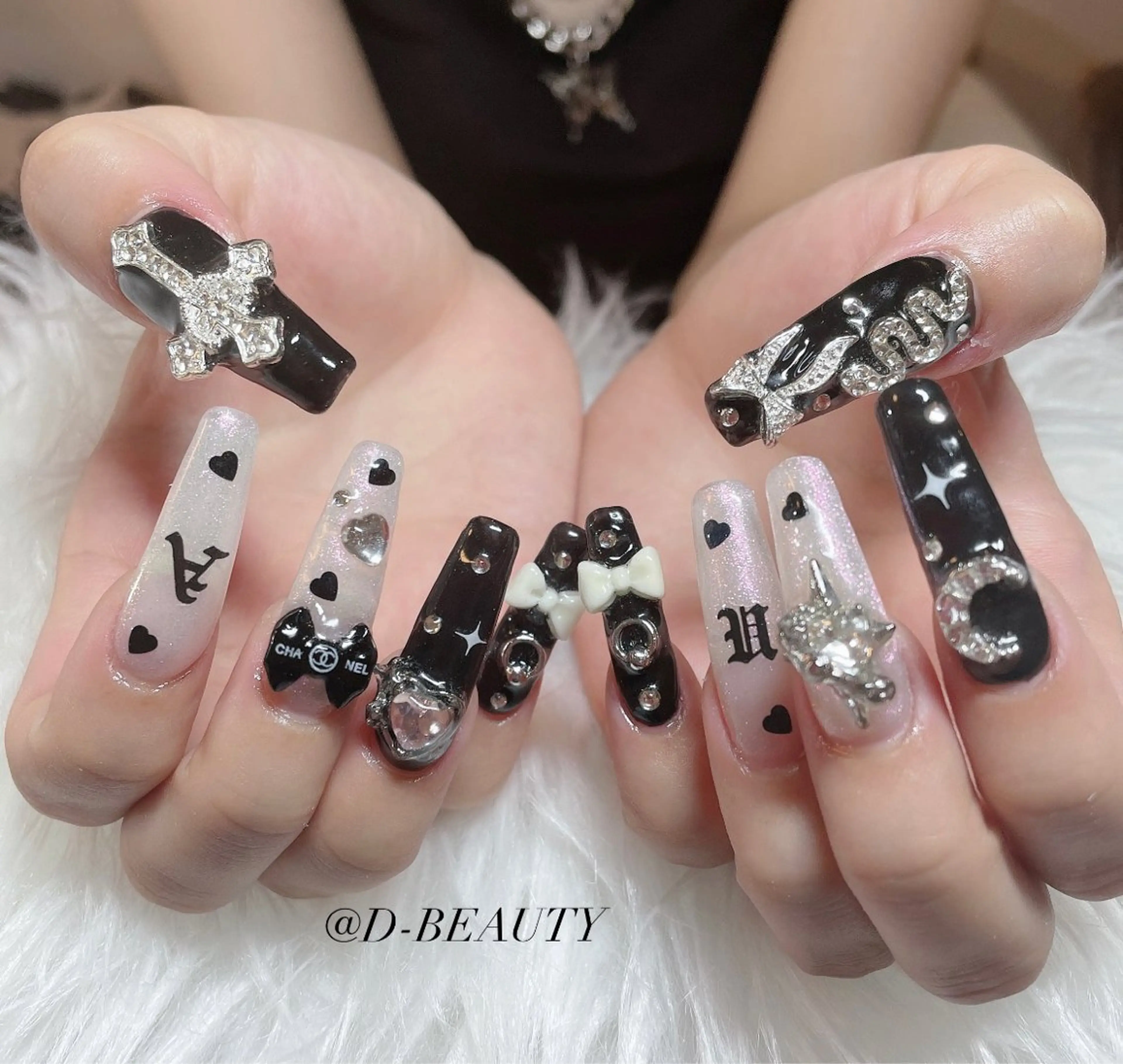 [チップスカルプ]長さMAXゴテゴテデザインパーツ無制限つけ放題<2週間以内お直し無料>の写真