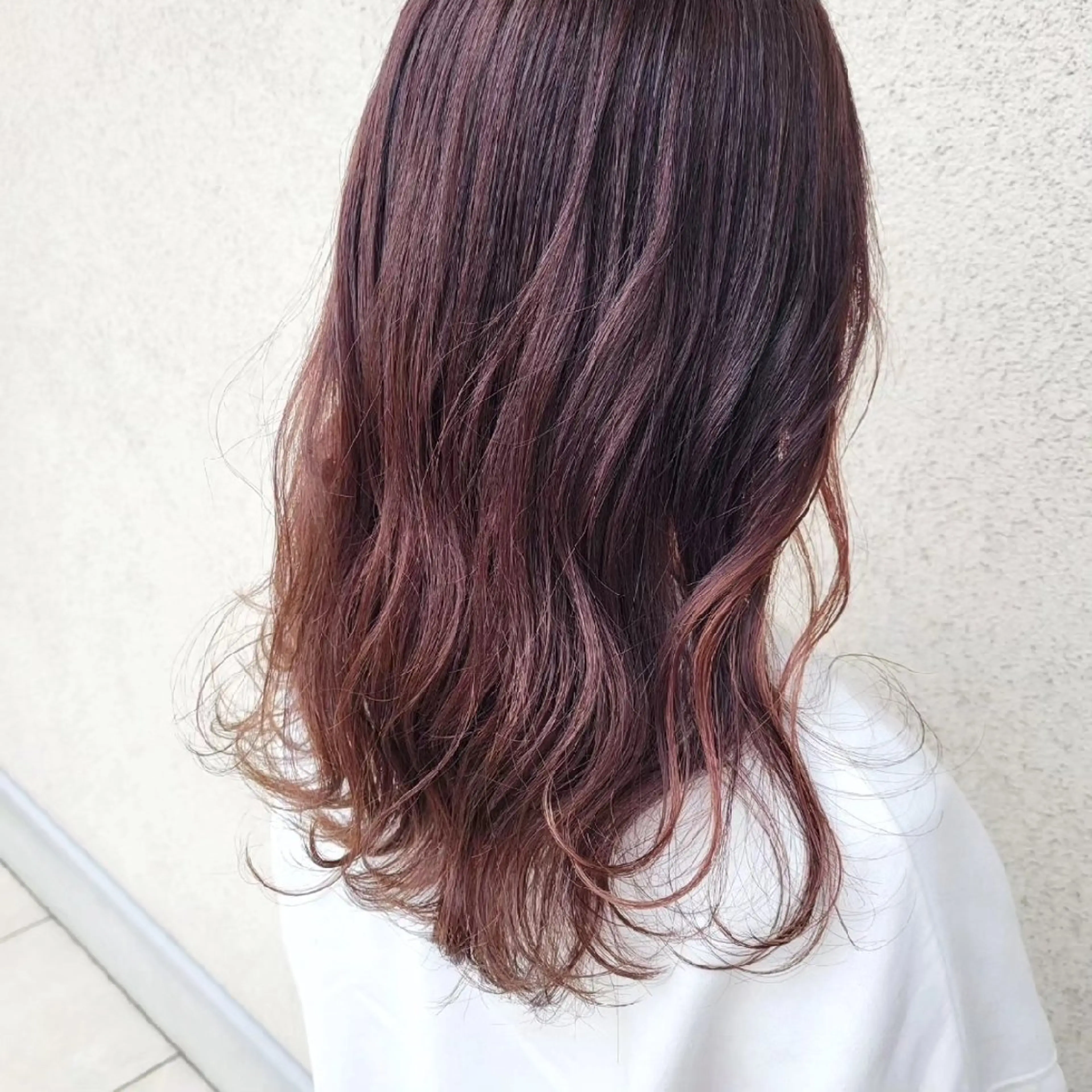 セミロング アッシュ ハイライト レイヤーカット 無藤 彩のヘアスタイル