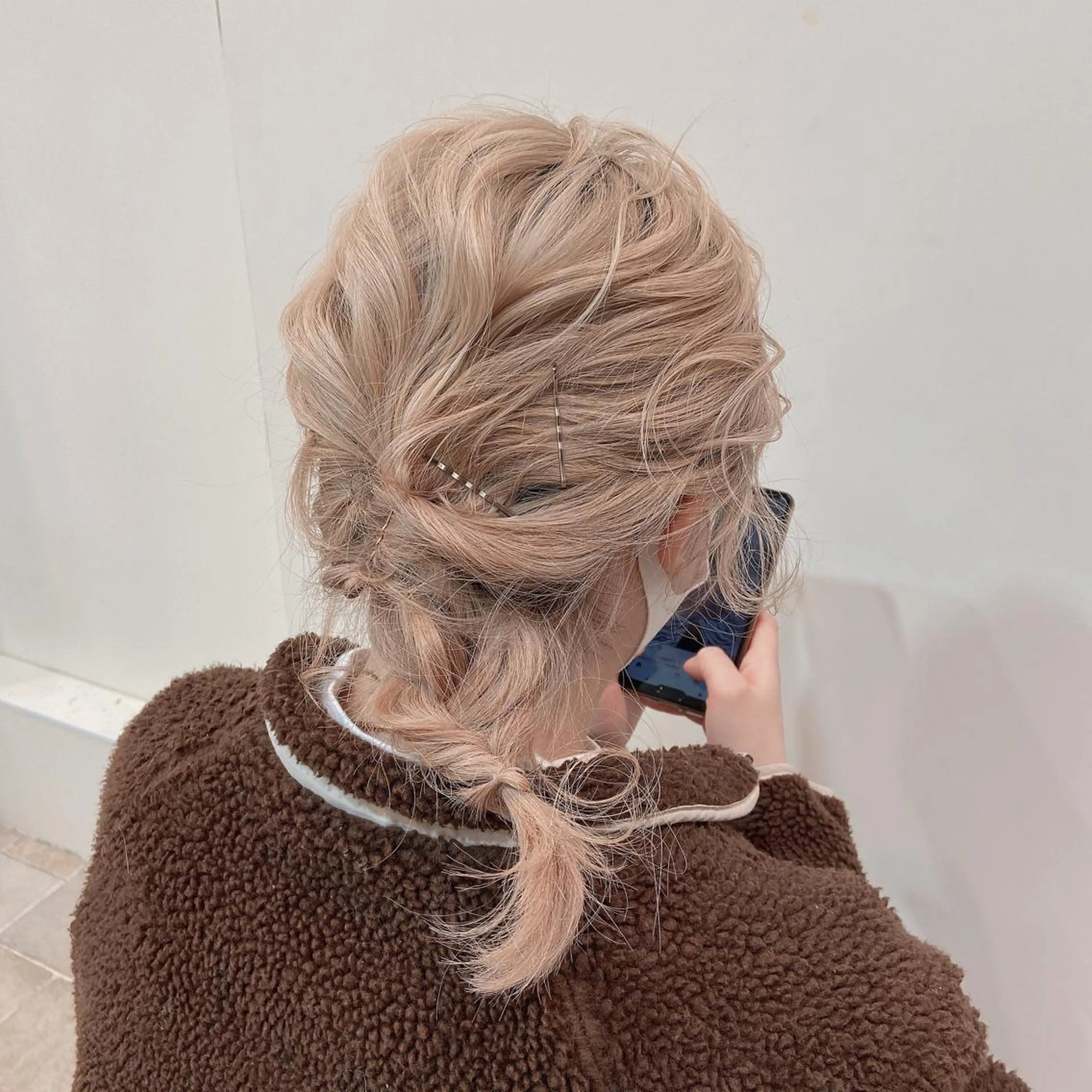 セミロング カラー ヘアアレンジ Mirai 🧸のヘアスタイル