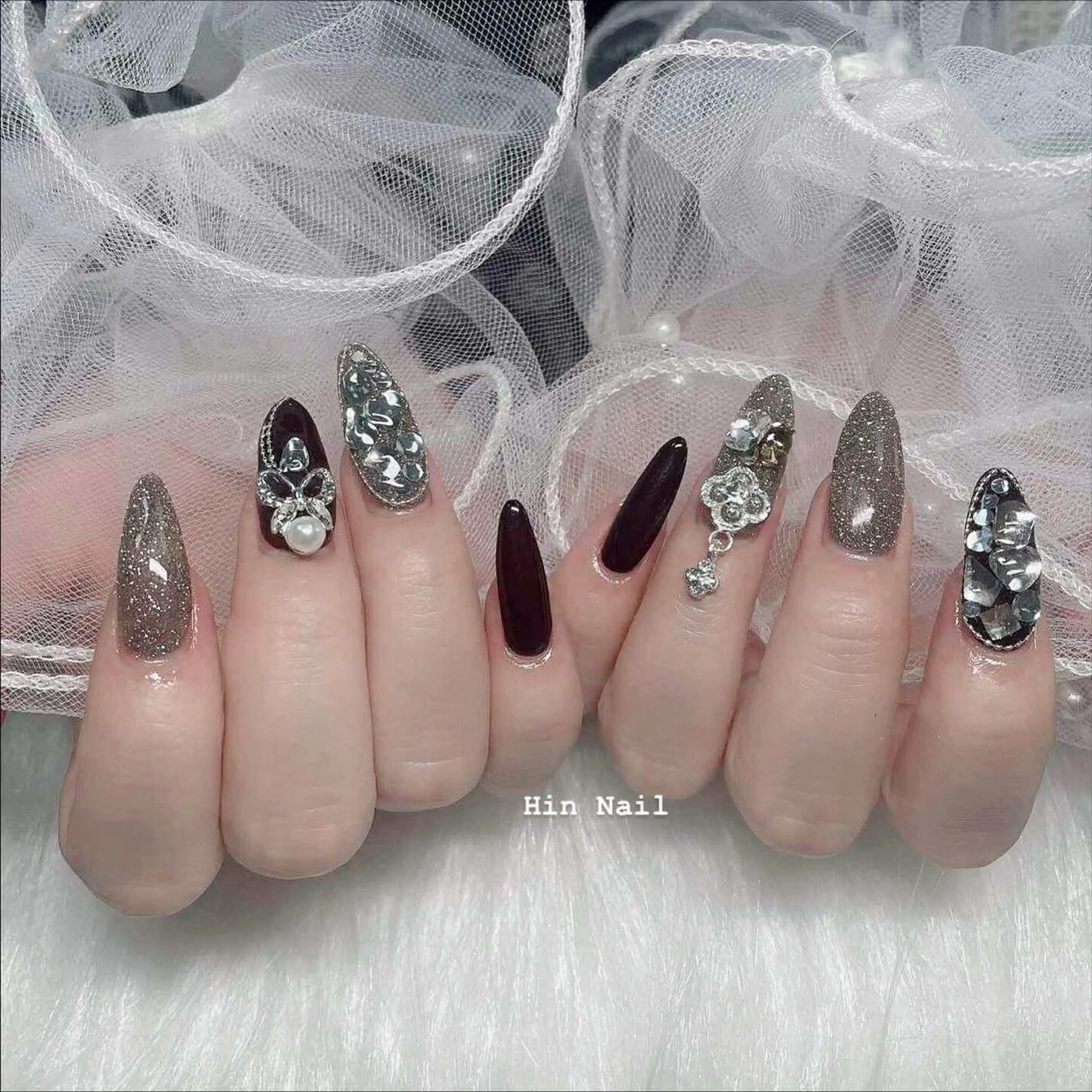 ネイル ハンドネイル Hin Nailsのネイルデザイン