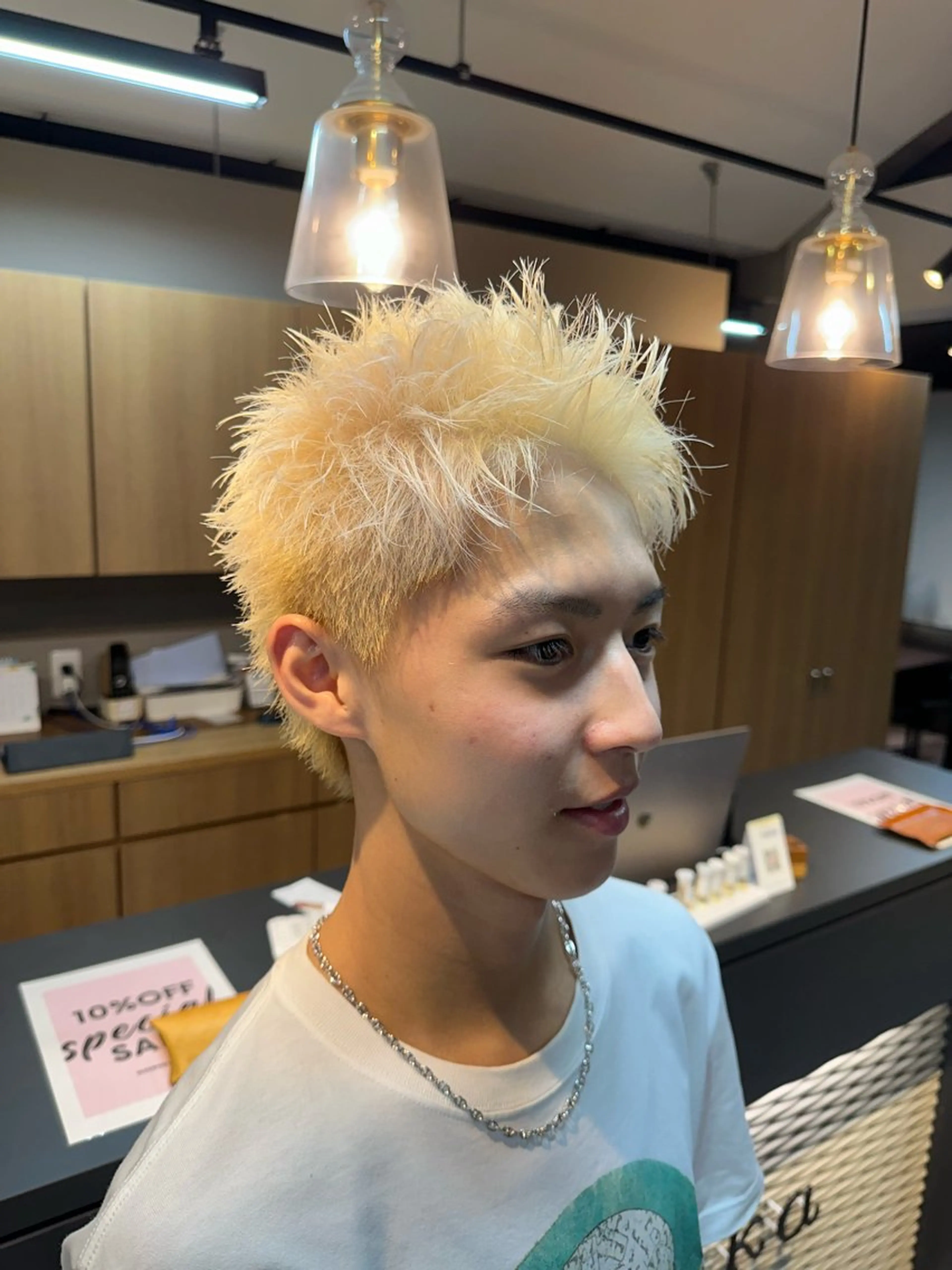 カラー メンズ メンズハイトーン ハイトーンカラー arika オケシ　リョウダイのヘアスタイル