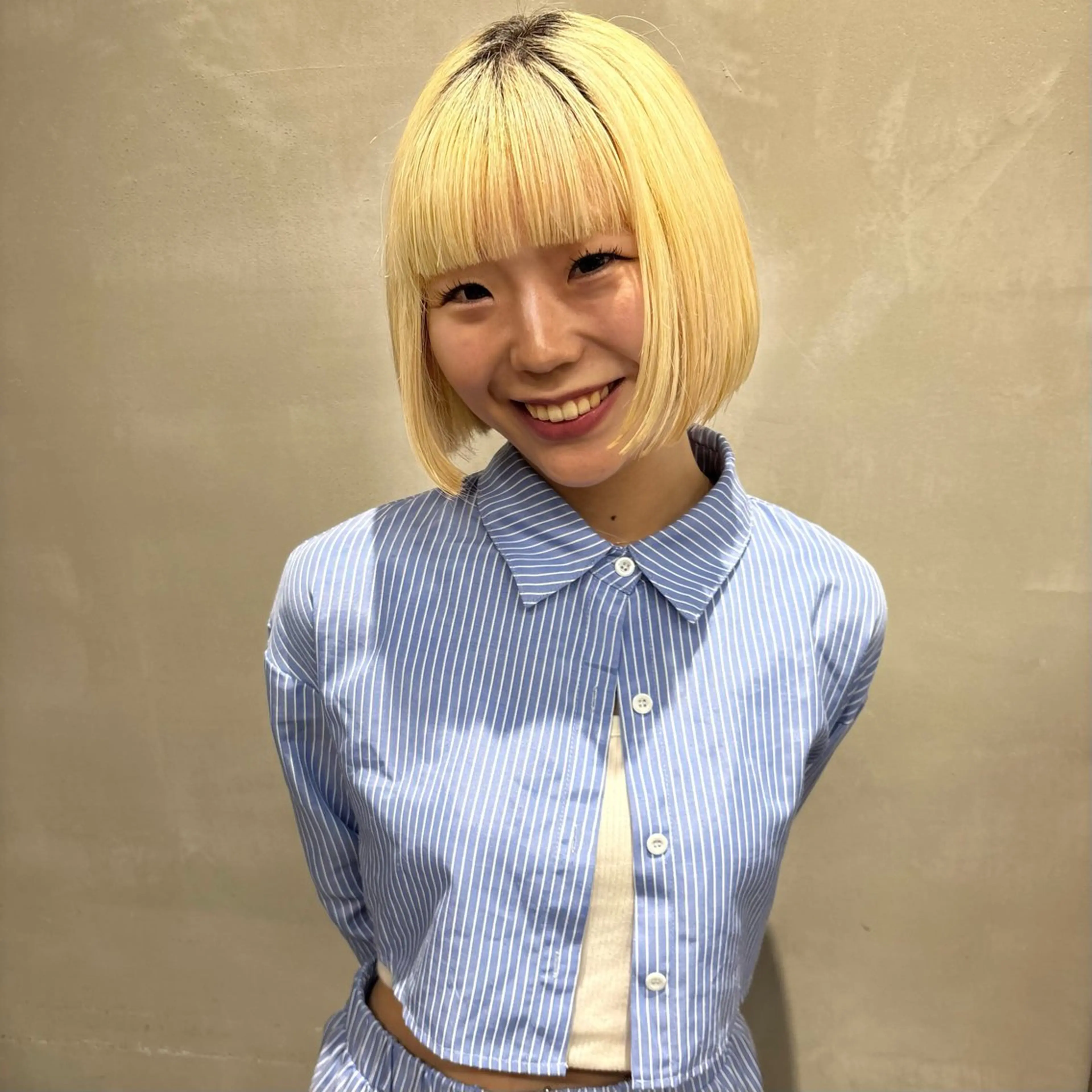 ミディアム カラー ヘアカラー 瑠己杏 :ボブ/ ハイトーンワンカラーのヘアスタイル