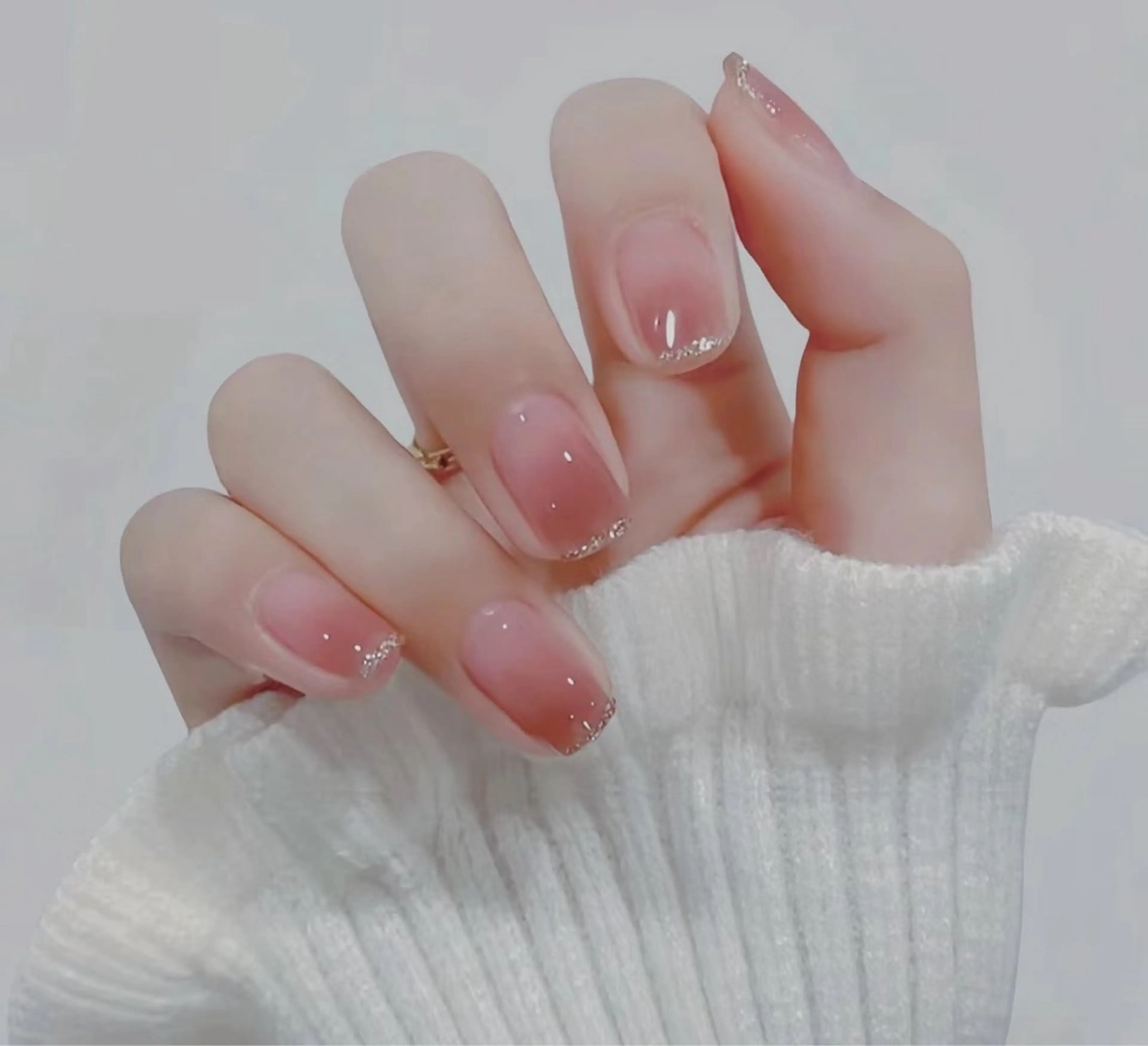 ネイル H1Nail 白のネイルデザイン