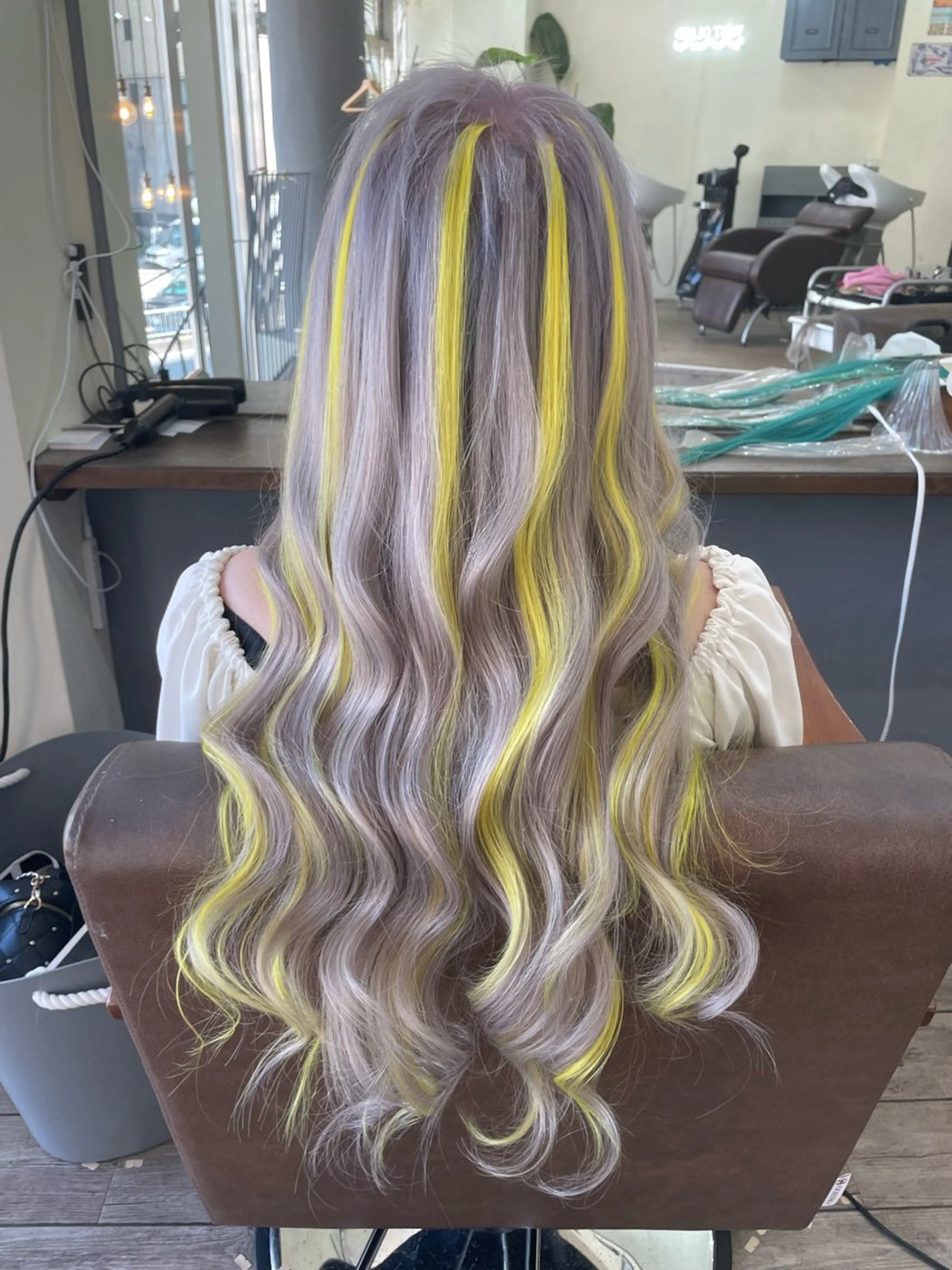 ロング カラー シールエクステ ハイライトカラー ラベンダーカラー イエローカラー エクステ カット ヘアカラー トリートメント WEST OLAND加藤圭介のヘアスタイル