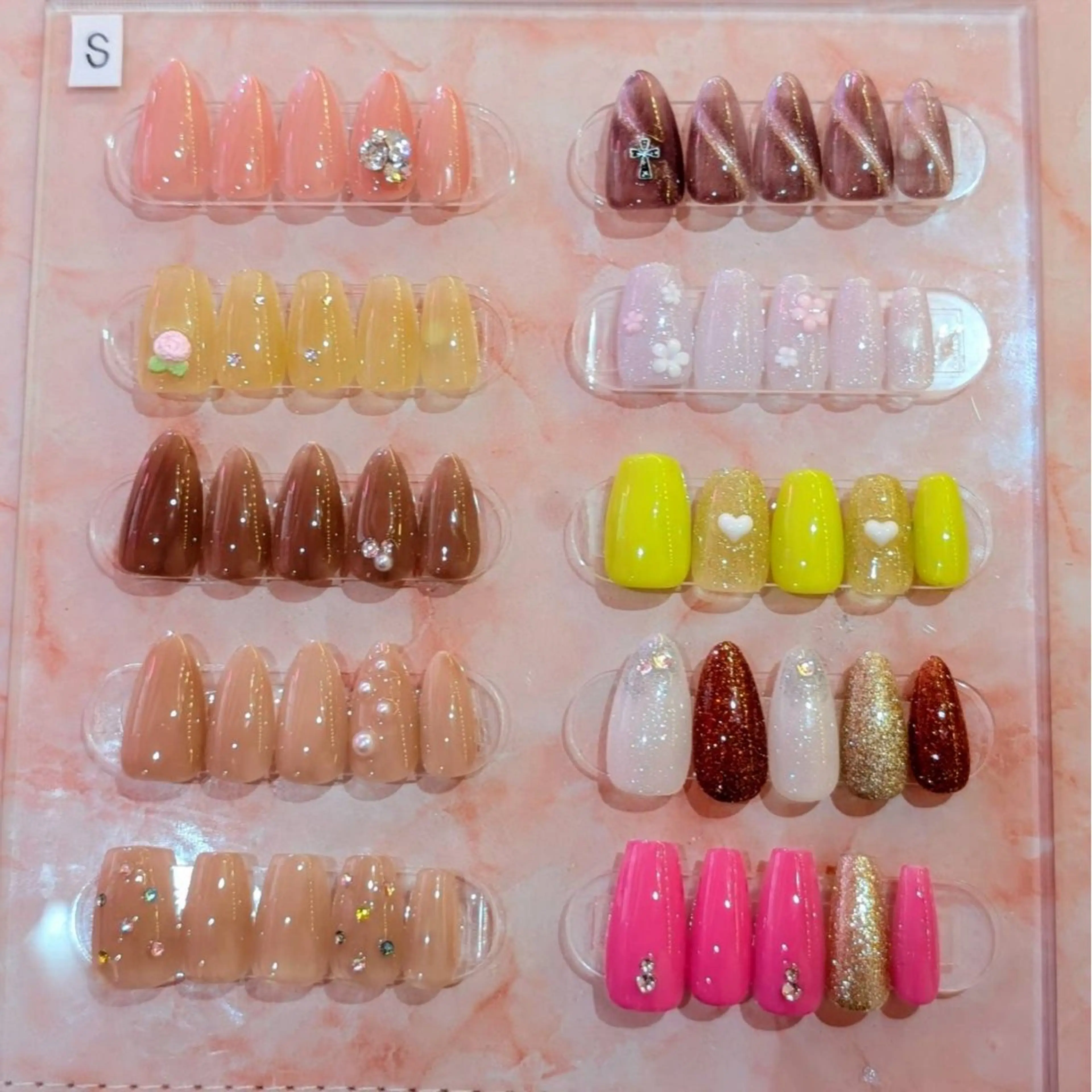 定額シンプルデザインの写真